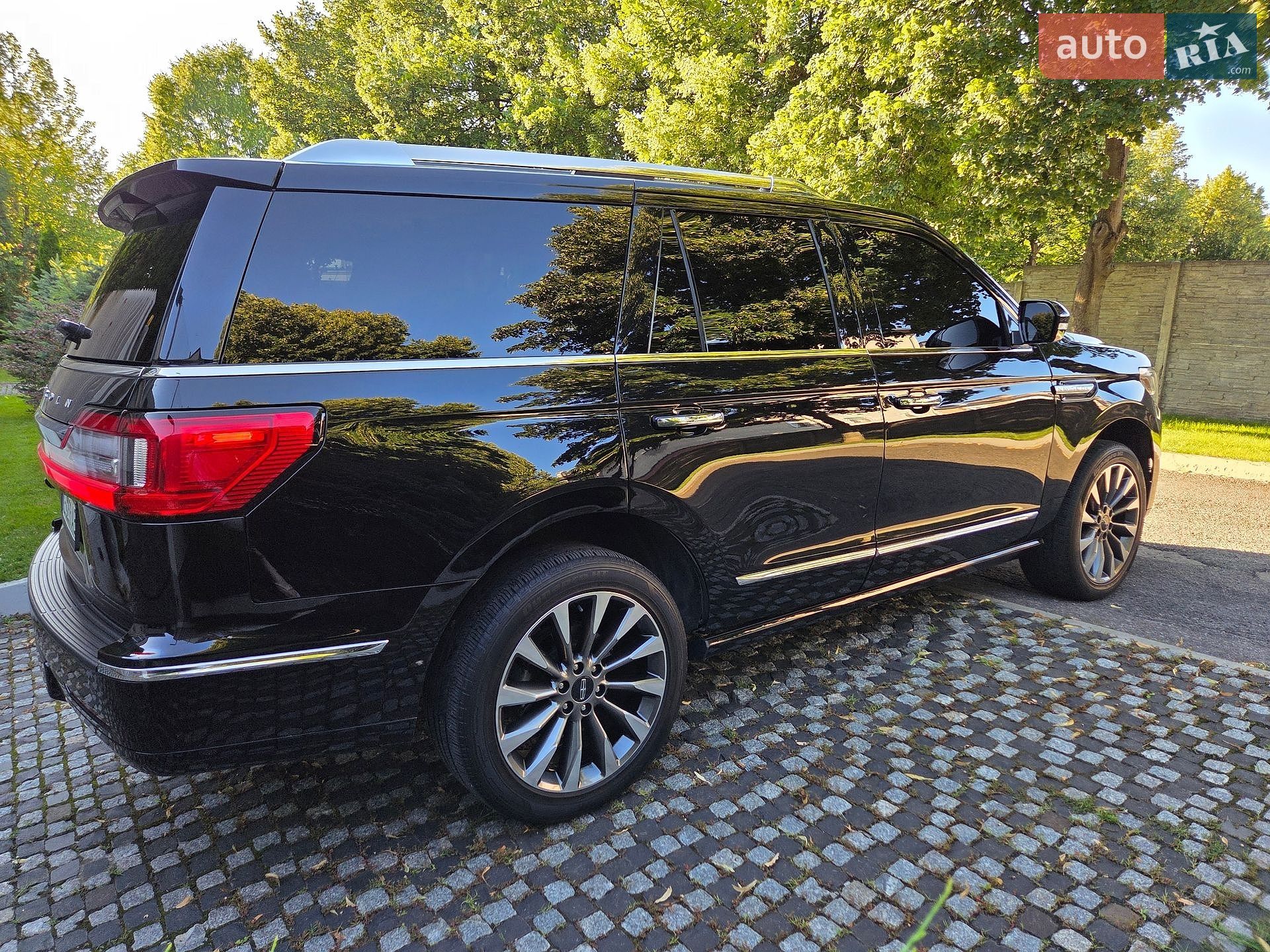 Lincoln Navigator 2019 VIN 5LMJJ2HT3KEL14607 фото оголошення 88 з 100