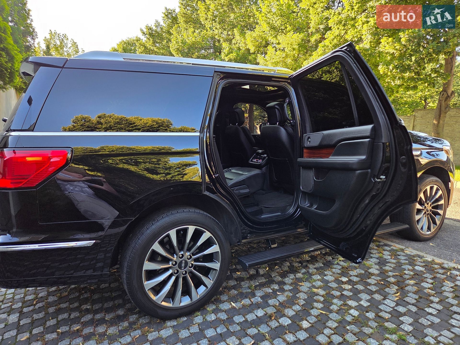 Lincoln Navigator 2019 VIN 5LMJJ2HT3KEL14607 фото оголошення 89 з 100