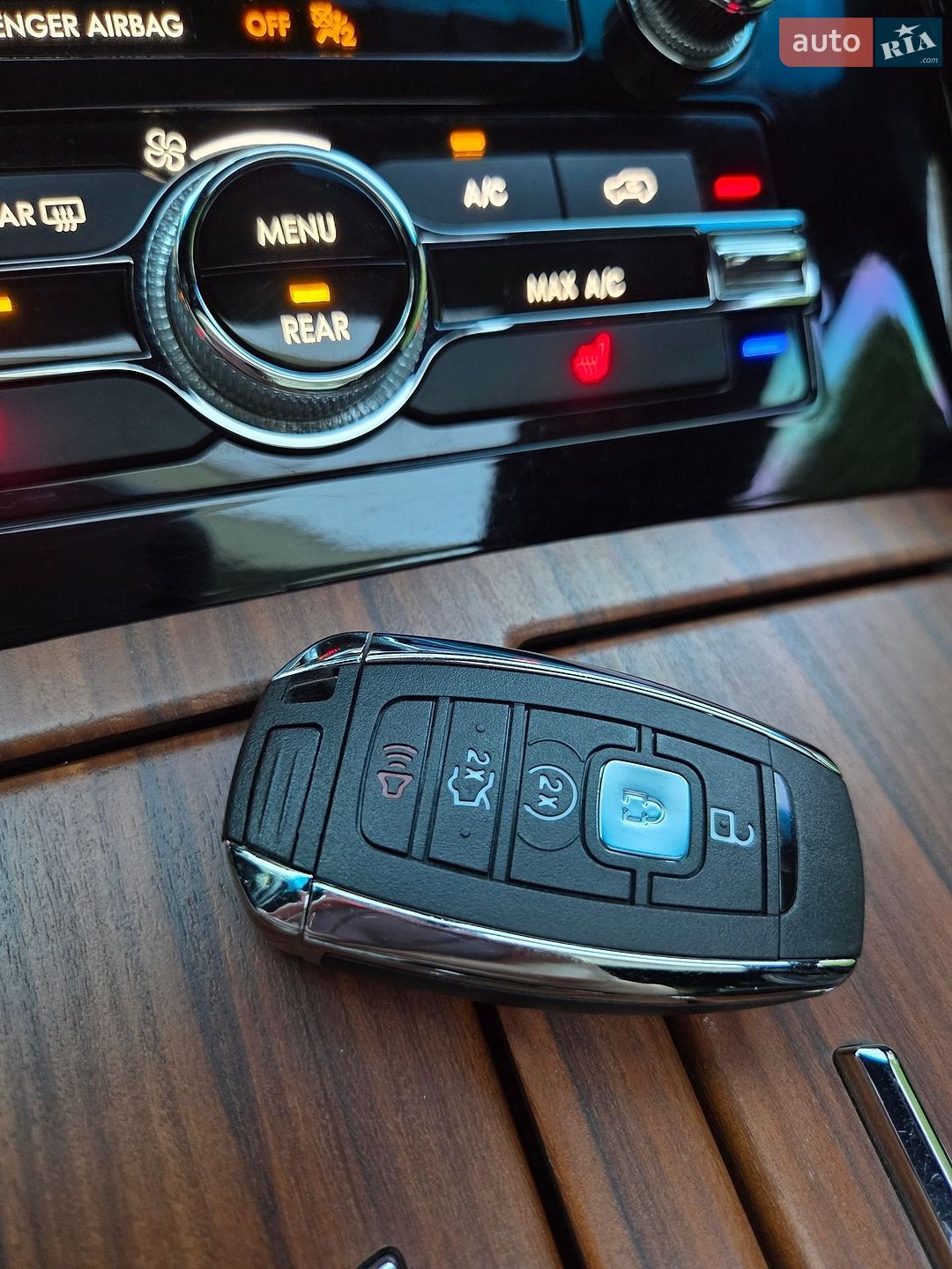 Lincoln Navigator 2019 VIN 5LMJJ2HT3KEL14607 фото оголошення 95 з 100