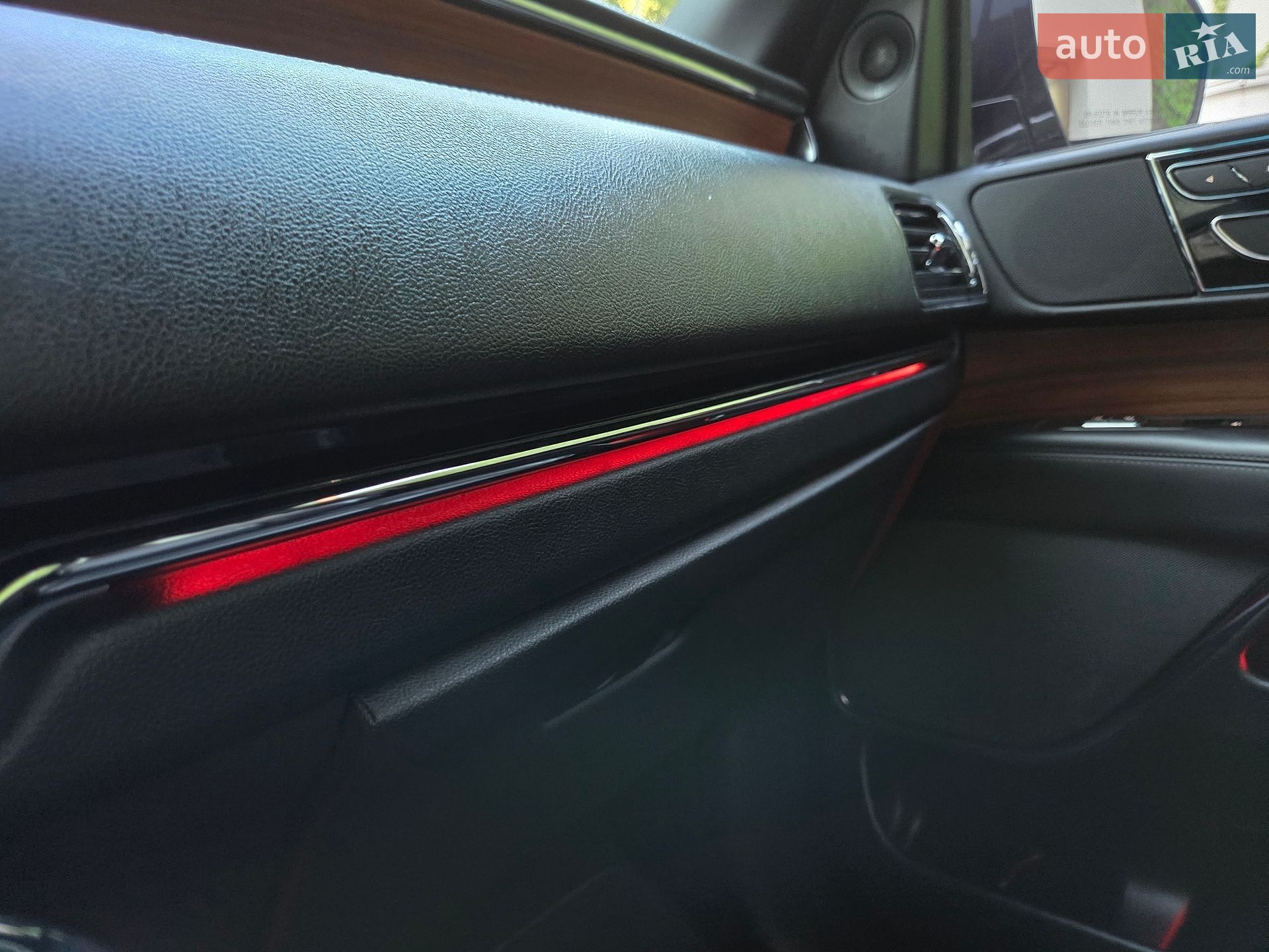 Lincoln Navigator 2019 VIN 5LMJJ2HT3KEL14607 фото оголошення 97 з 100