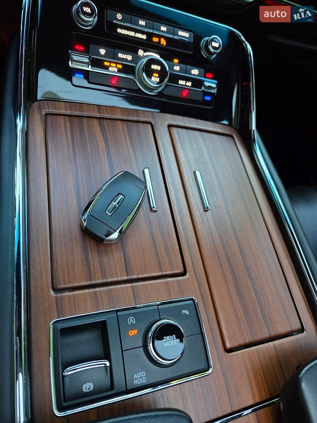 Lincoln Navigator 2019 VIN 5LMJJ2HT3KEL14607 фото оголошення 99 з 100