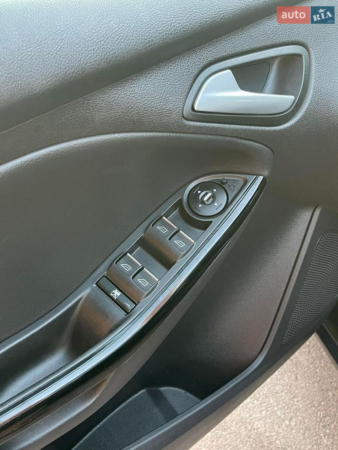 Ford Focus 2013 VIN WF0KXXGCBEDC79918 фото оголошення 18 з 35