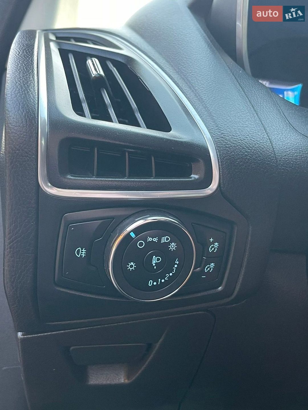 Ford Focus 2013 VIN WF0KXXGCBEDC79918 фото оголошення 30 з 35