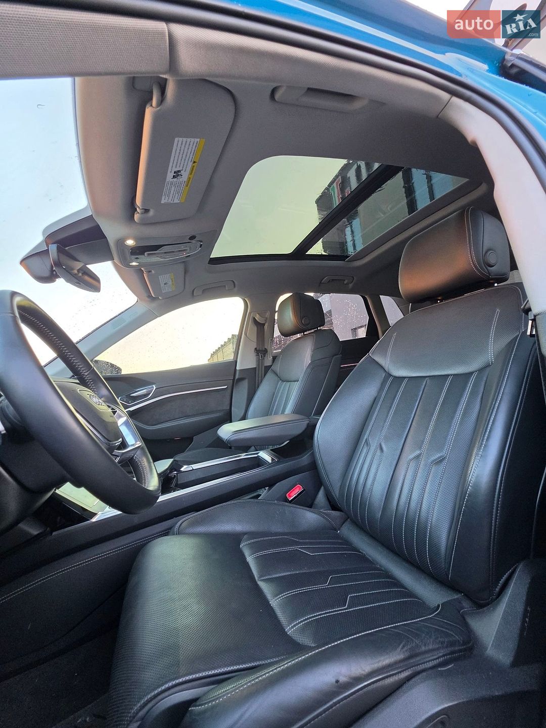 Audi e-tron 2019 VIN WA1VABGE4KB012072 фото оголошення 3 з 36