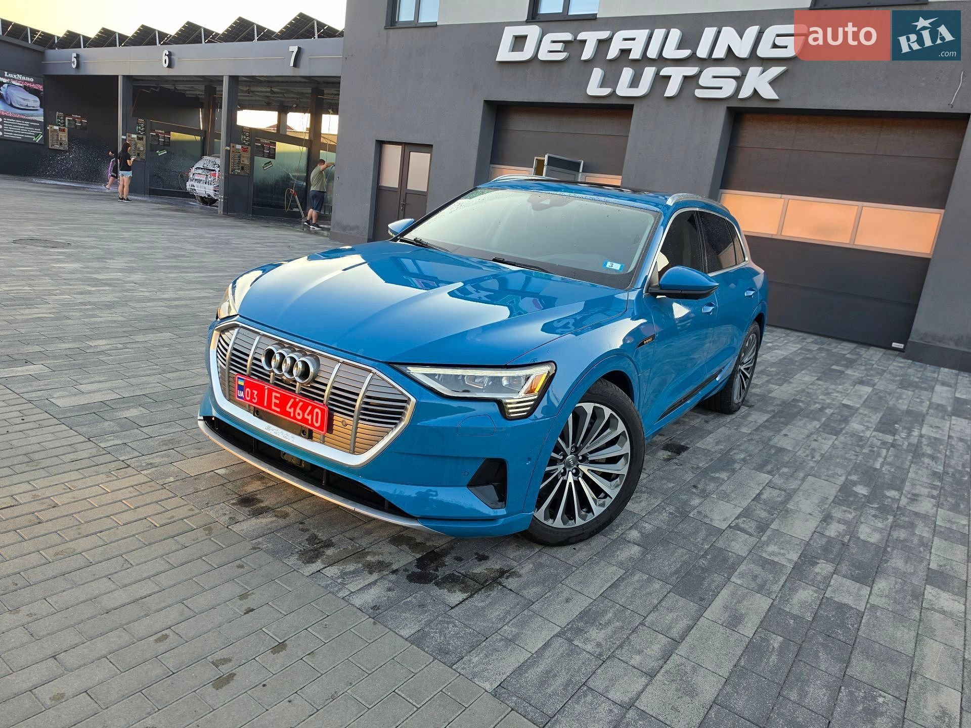 Audi e-tron 2019 VIN WA1VABGE4KB012072 фото оголошення 15 з 36