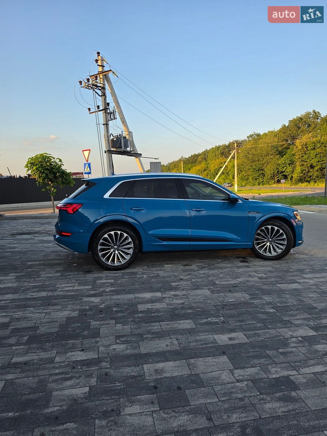 Audi e-tron 2019 VIN WA1VABGE4KB012072 фото оголошення 22 з 36