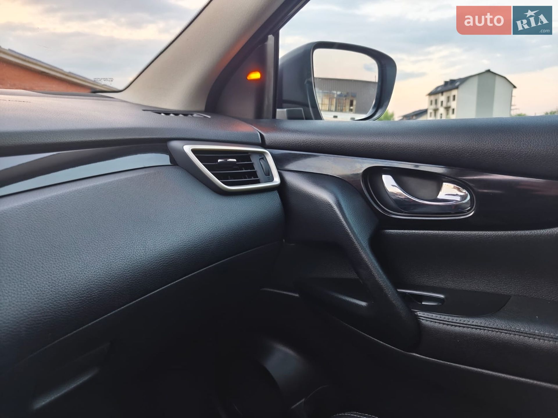 Nissan Qashqai 2013 VIN SJNFAAJ11U1001063 фото оголошення 2 з 61