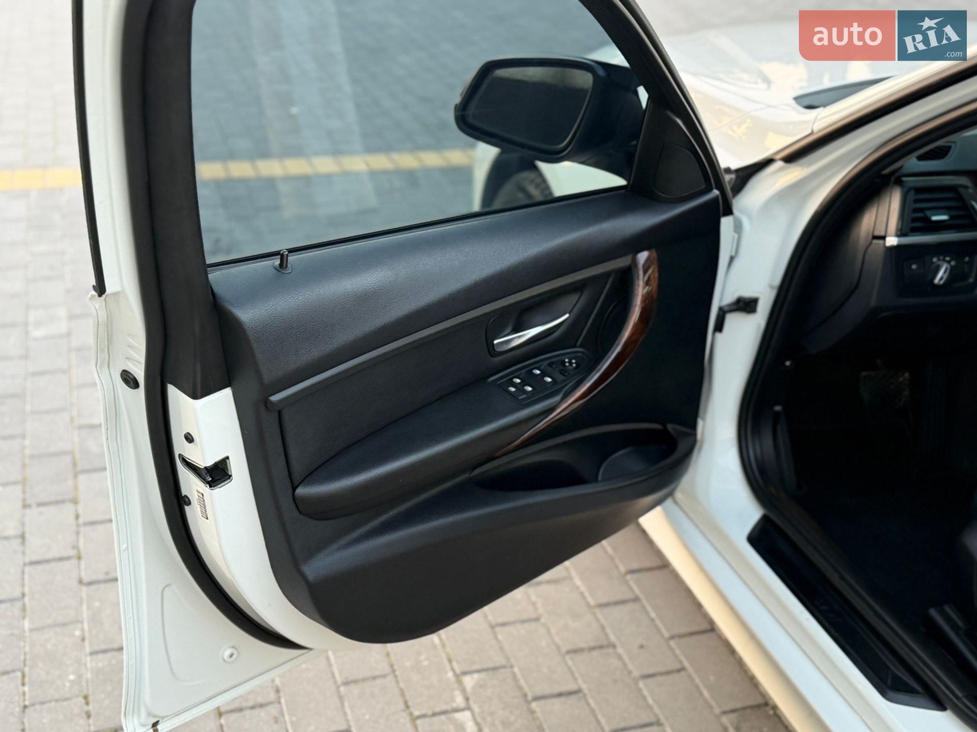 BMW 3 Series 2013 VIN WBA3D5C59EKX98013 фото оголошення 32 з 35