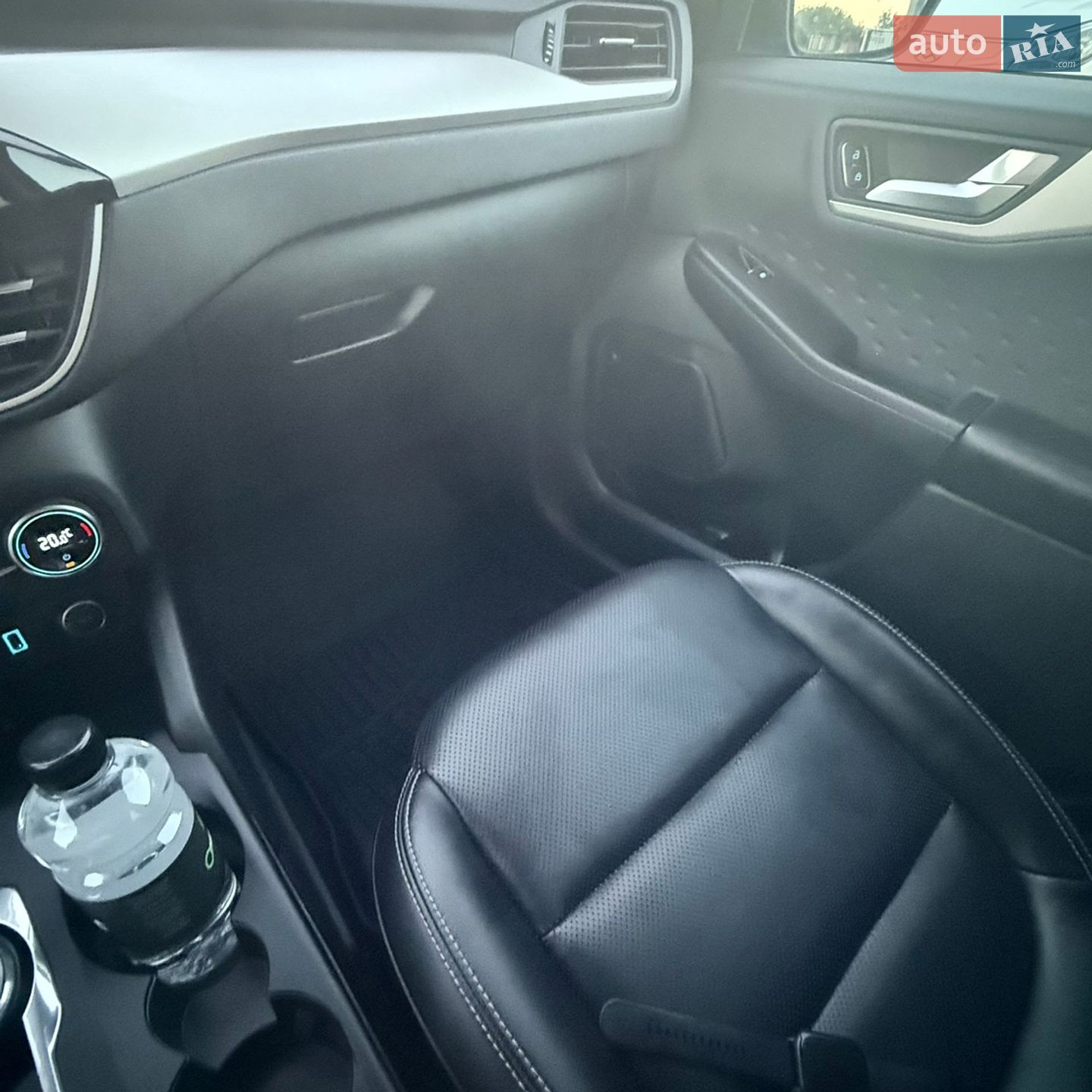 Ford Escape 2020 VIN 1FMCU0BZ3LUC18939 фото оголошення 33 з 43