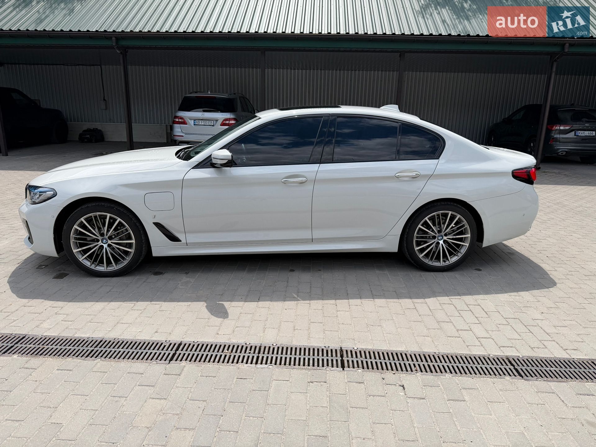 BMW 5 Series 2018 VIN WBAJA9C58JB034140 фото оголошення 11 з 39