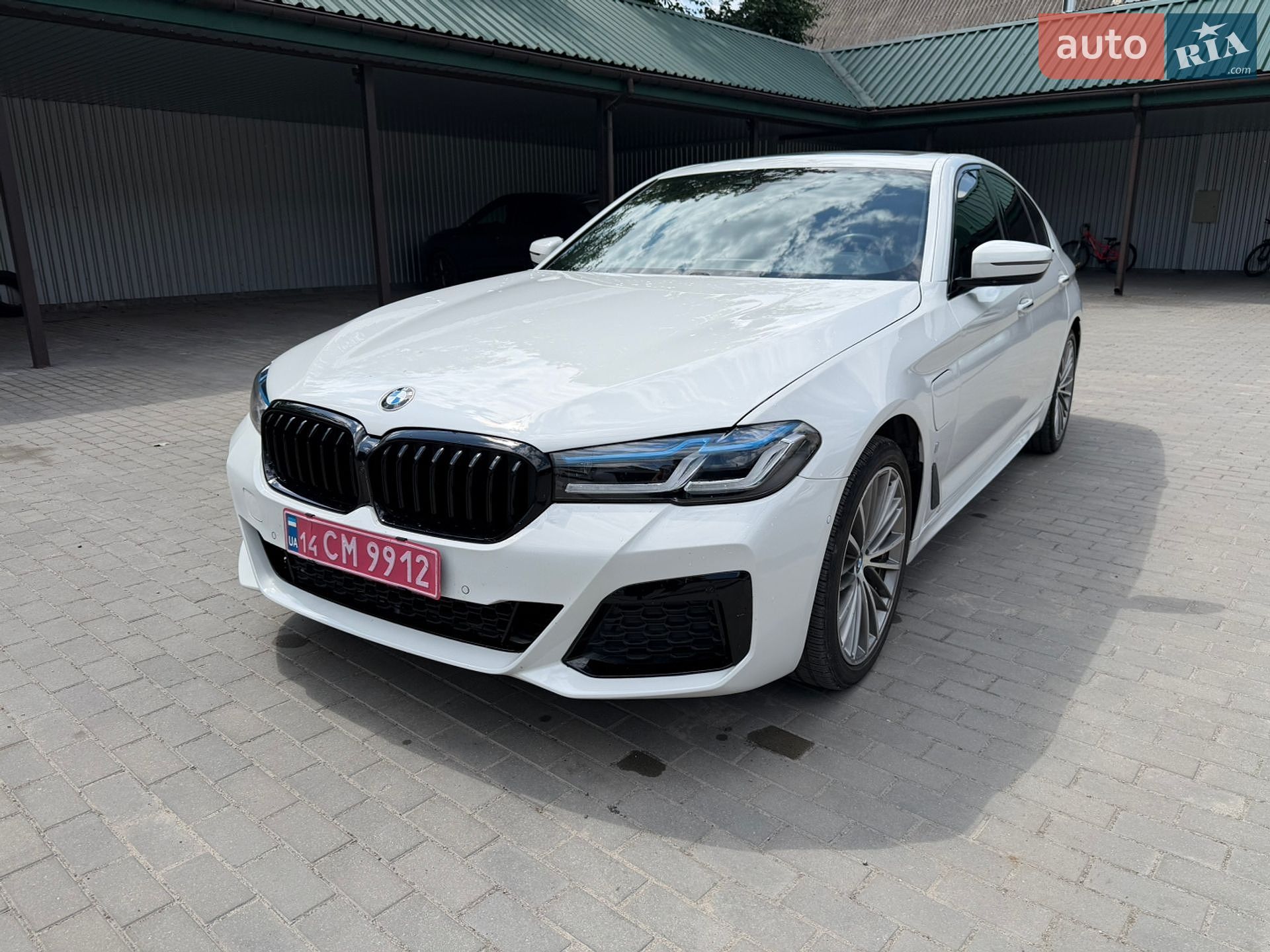 BMW 5 Series 2018 VIN WBAJA9C58JB034140 фото оголошення 2 з 39