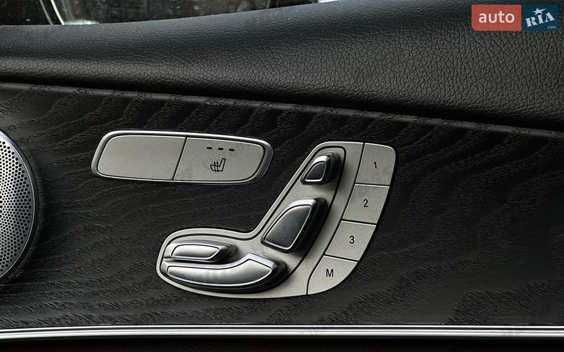 Mercedes-Benz E-Class 2019 VIN WDDZF4JB9KA630275 фото оголошення 15 з 18
