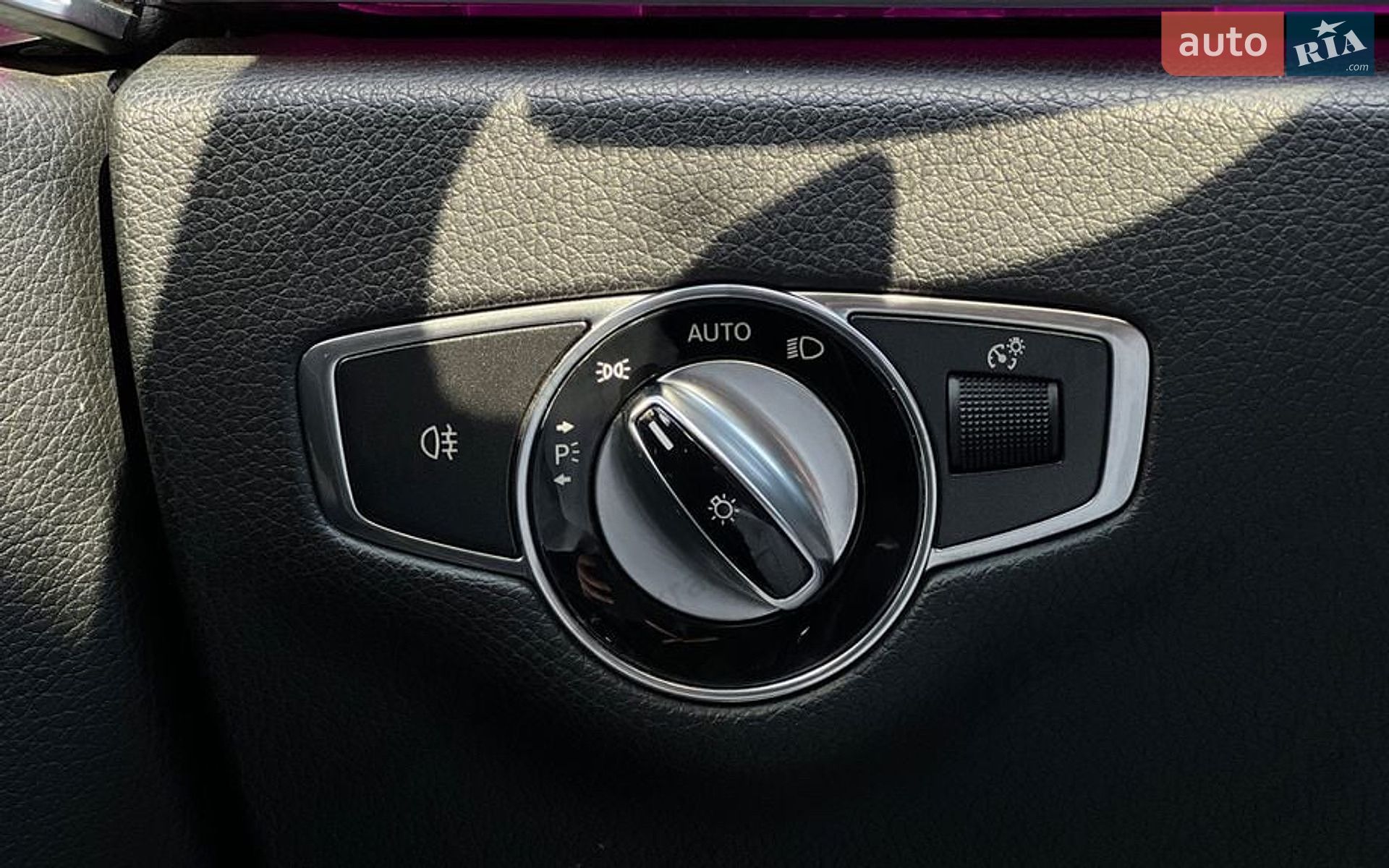 Mercedes-Benz E-Class 2019 VIN WDDZF4JB9KA630275 фото оголошення 16 з 18