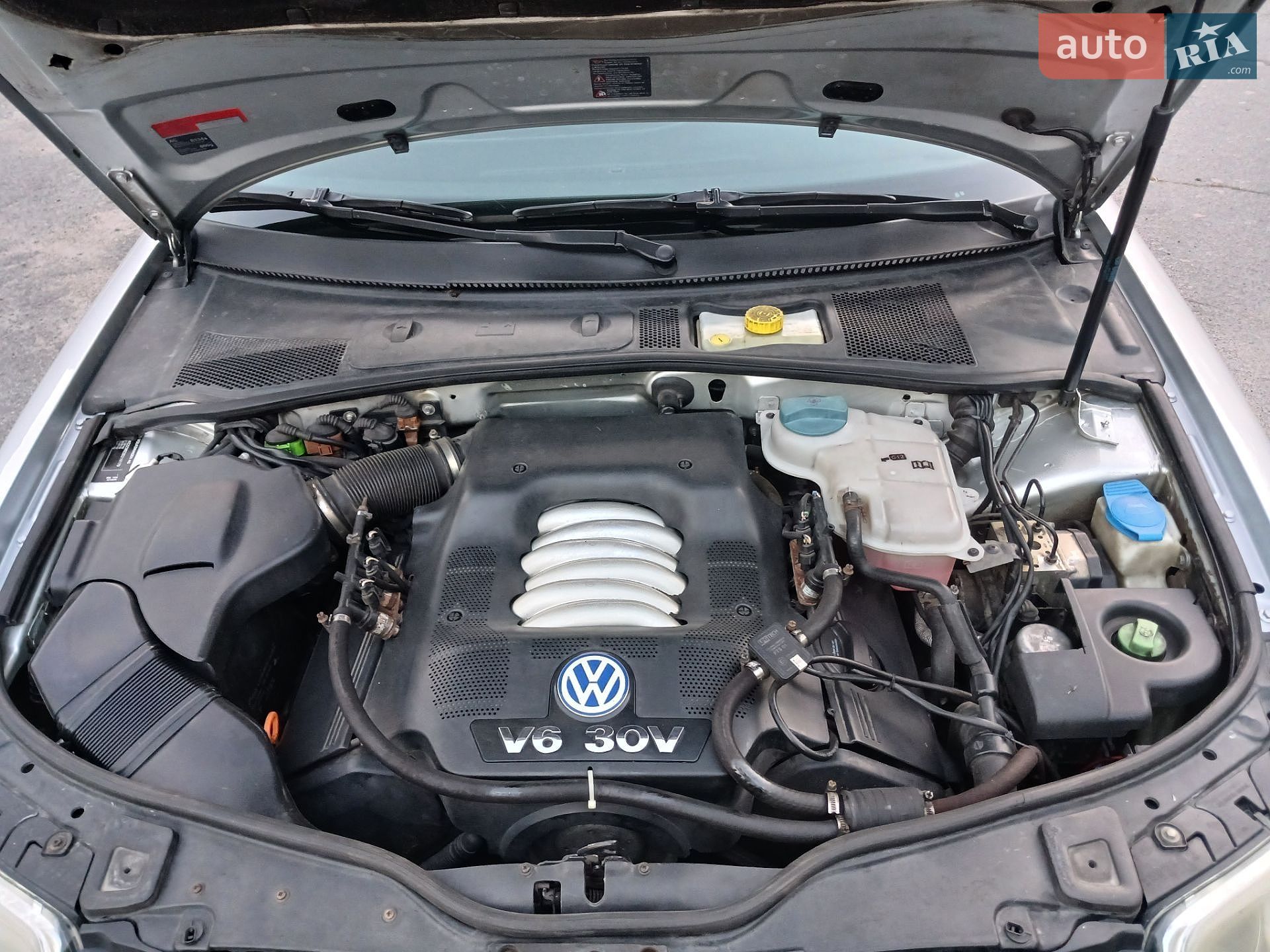 Volkswagen Passat 2001 VIN WVWZZZ3BZ2E210179 фото оголошення 2 з 13
