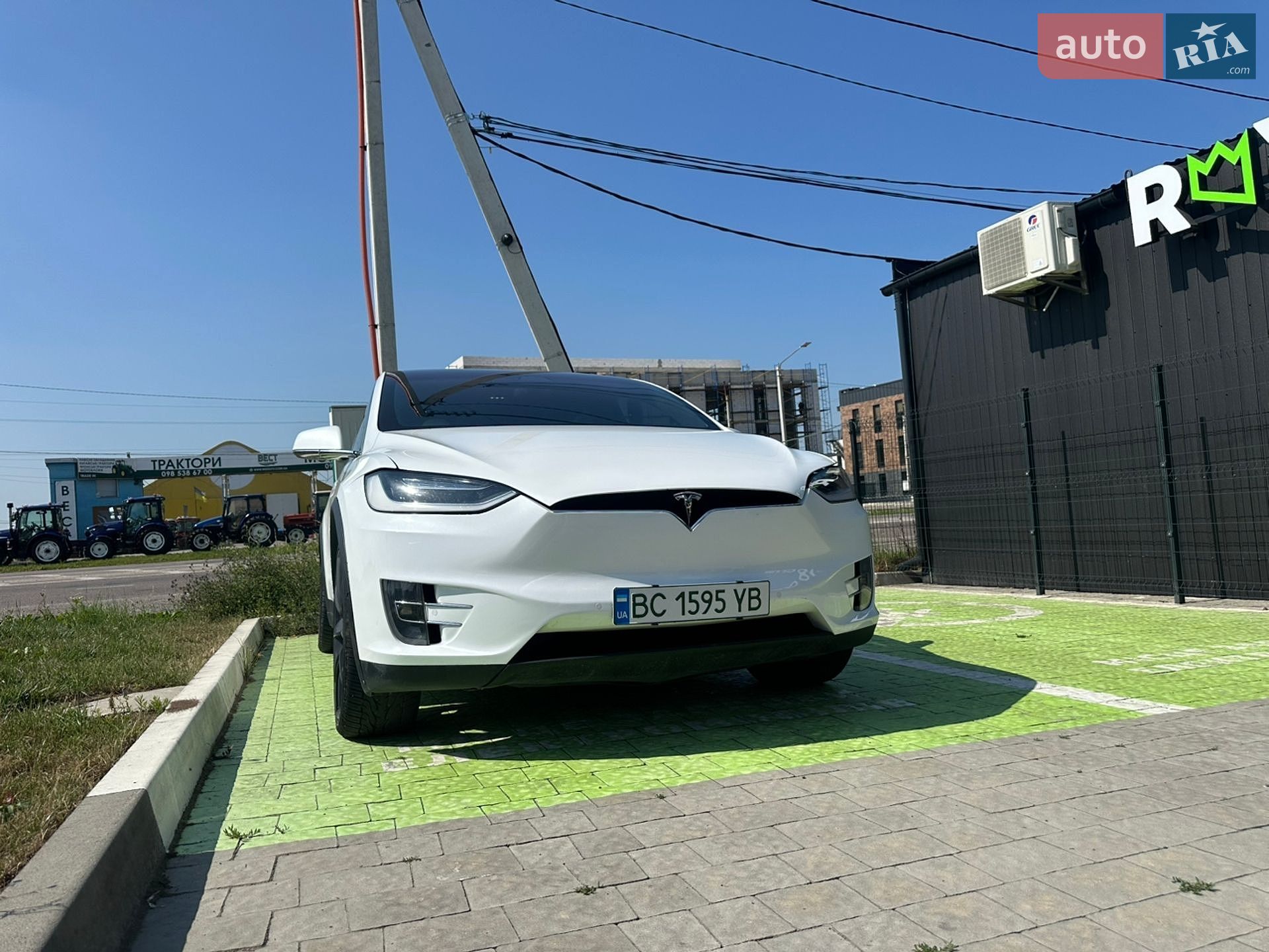 Tesla Model X 2016 VIN 5YJXCBE28GF030919 фото оголошення 12 з 28