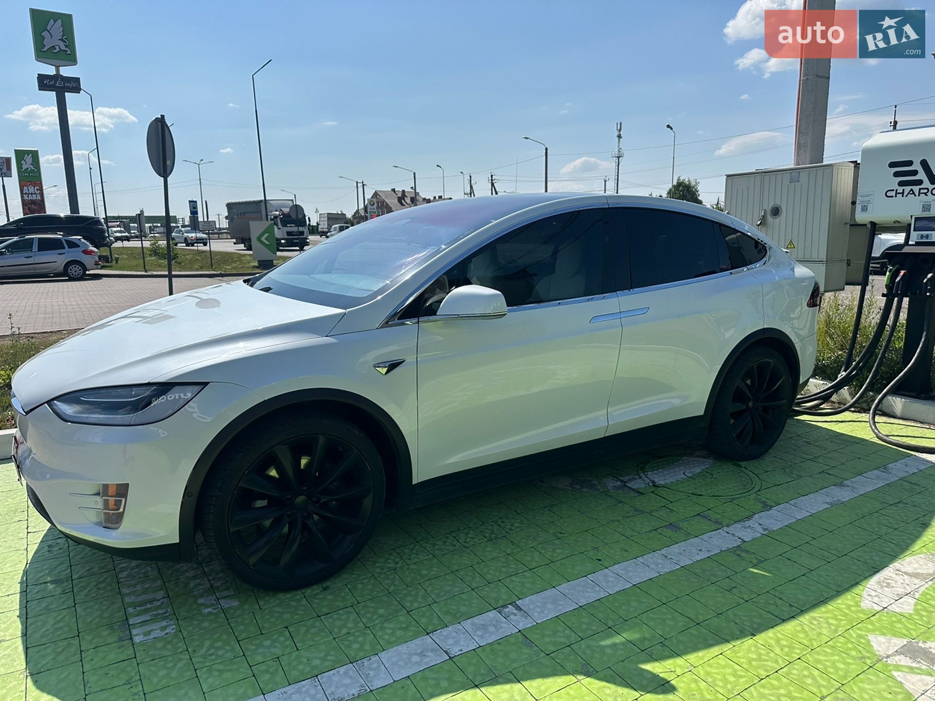 Tesla Model X 2016 VIN 5YJXCBE28GF030919 фото оголошення 3 з 28