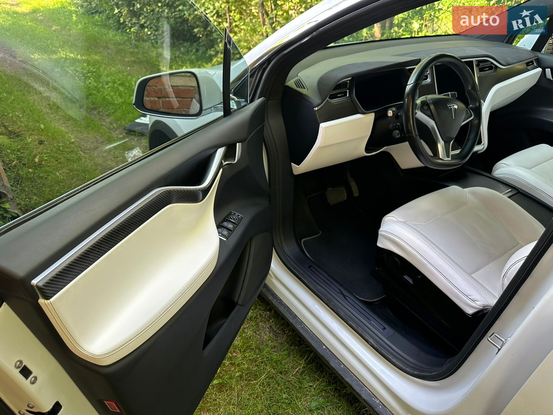 Tesla Model X 2016 VIN 5YJXCBE28GF030919 фото оголошення 19 з 28