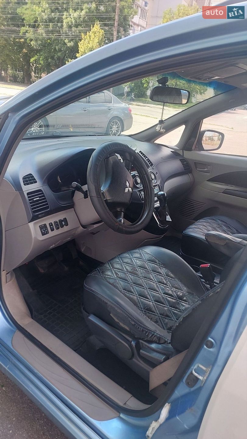 Mitsubishi Grandis 2004 VIN JMBLNNA4W4Z001602 фото оголошення 8 з 18