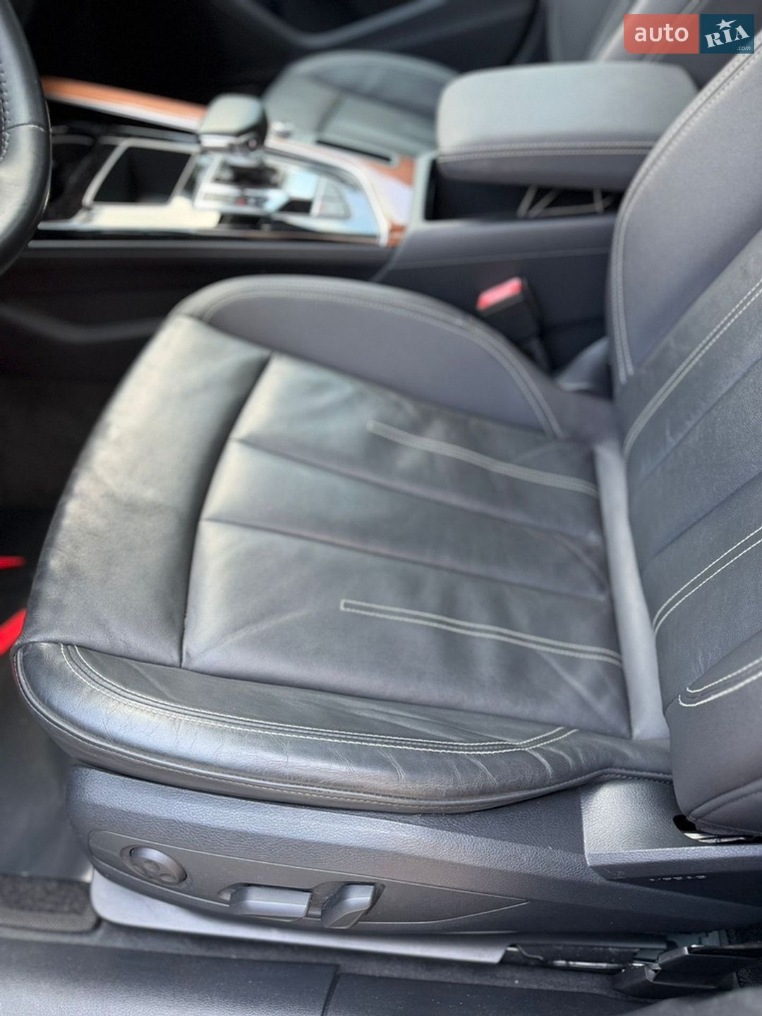 Audi A4 2020 VIN WAUGMAF44LA053279 фото оголошення 21 з 33