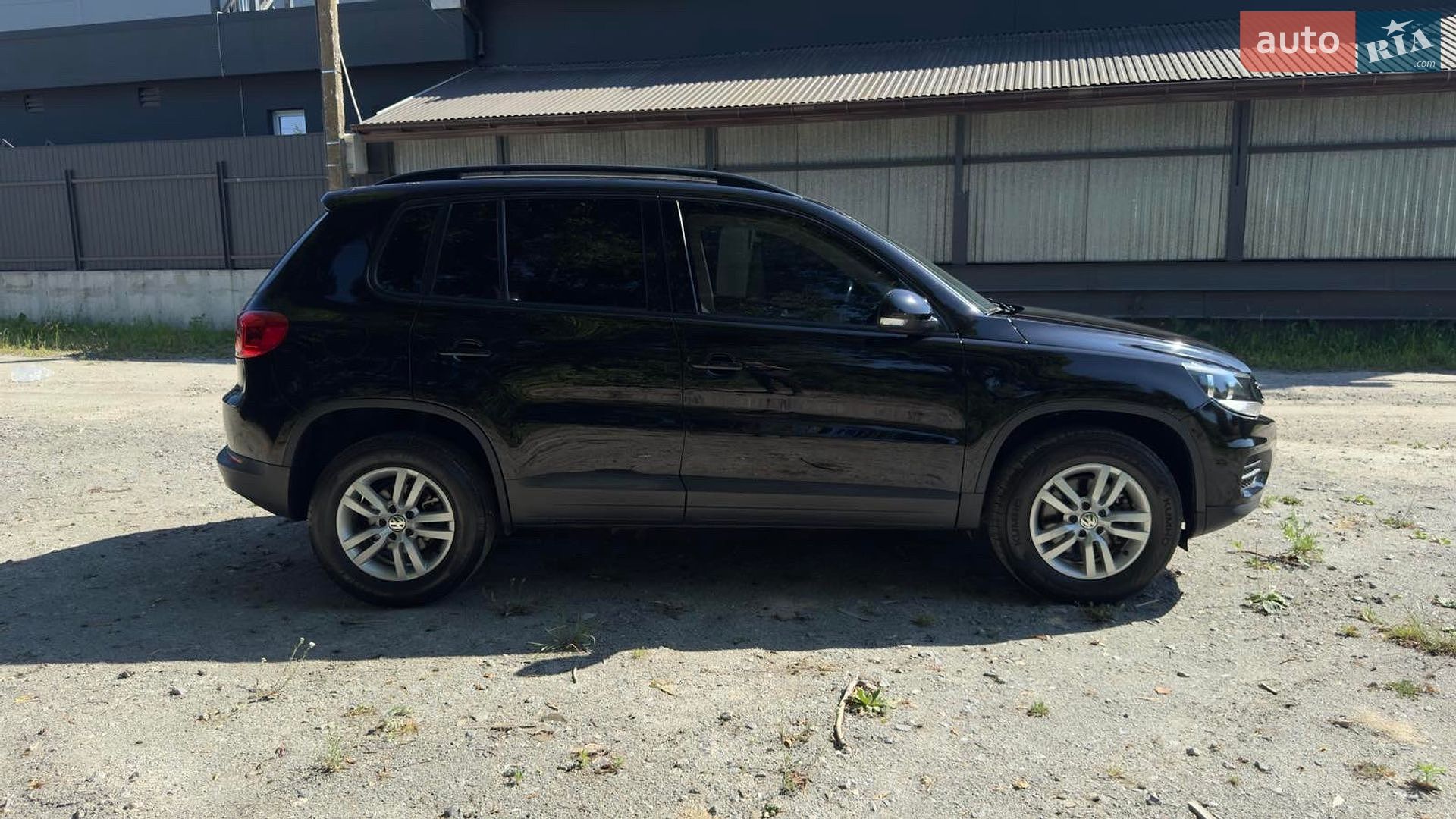Volkswagen Tiguan 2017 VIN WVGAV7AX6HK039181 фото оголошення 4 з 24