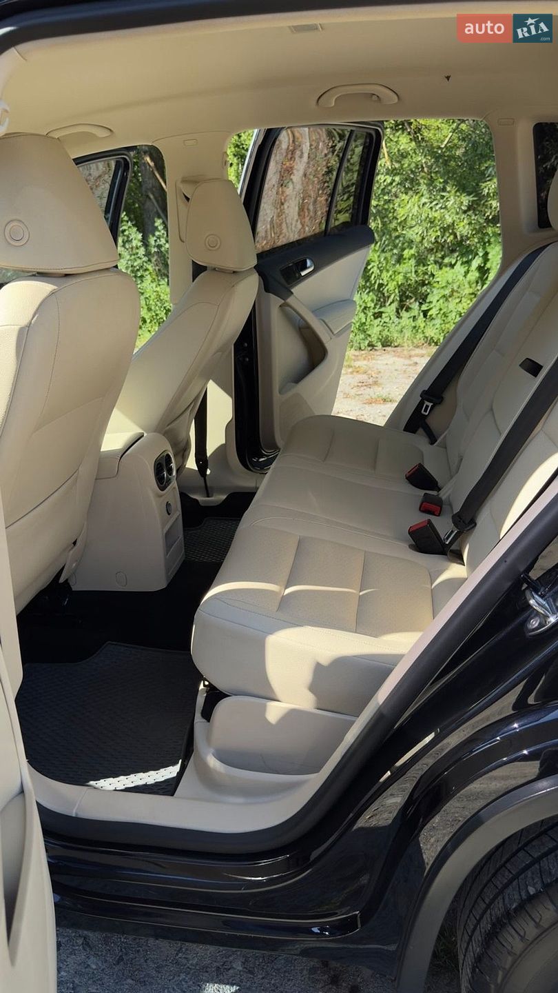 Volkswagen Tiguan 2017 VIN WVGAV7AX6HK039181 фото оголошення 13 з 24
