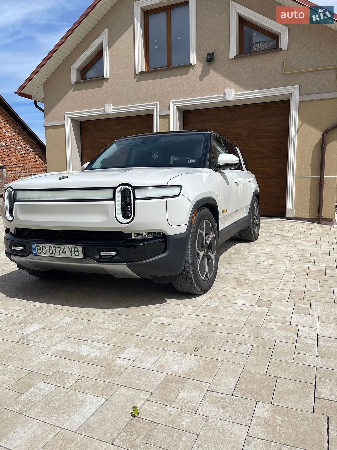 Rivian R1S 2023 VIN 7PDSGABA9PN028224 фото оголошення 3 з 39