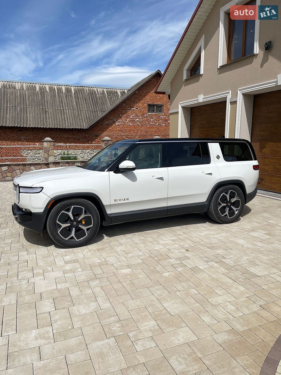 Rivian R1S 2023 VIN 7PDSGABA9PN028224 фото оголошення 7 з 39