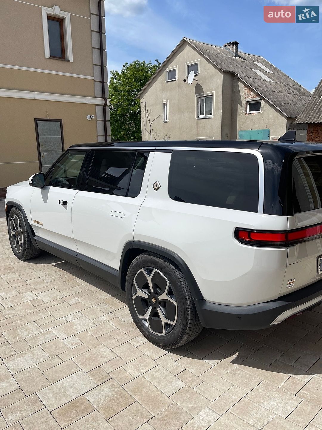 Rivian R1S 2023 VIN 7PDSGABA9PN028224 фото оголошення 13 з 39