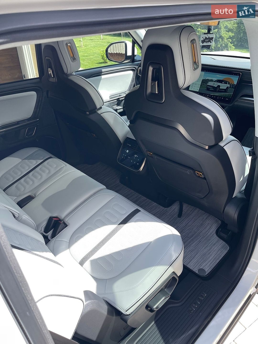 Rivian R1S 2023 VIN 7PDSGABA9PN028224 фото оголошення 35 з 39