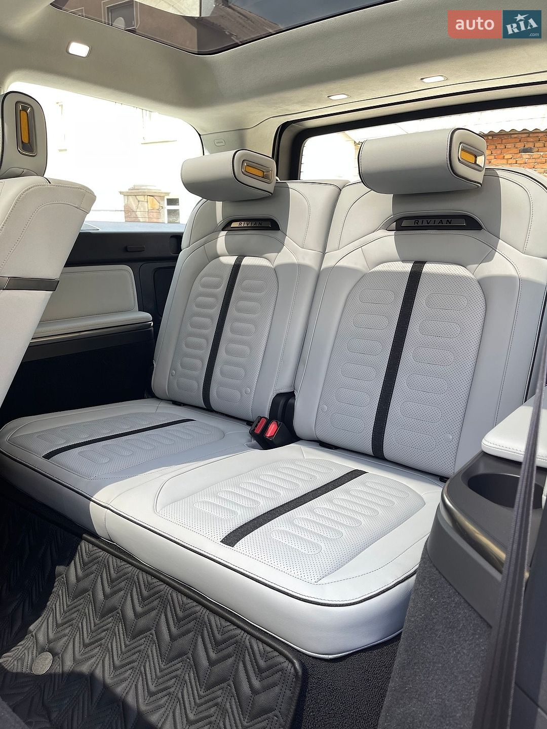 Rivian R1S 2023 VIN 7PDSGABA9PN028224 фото оголошення 36 з 39