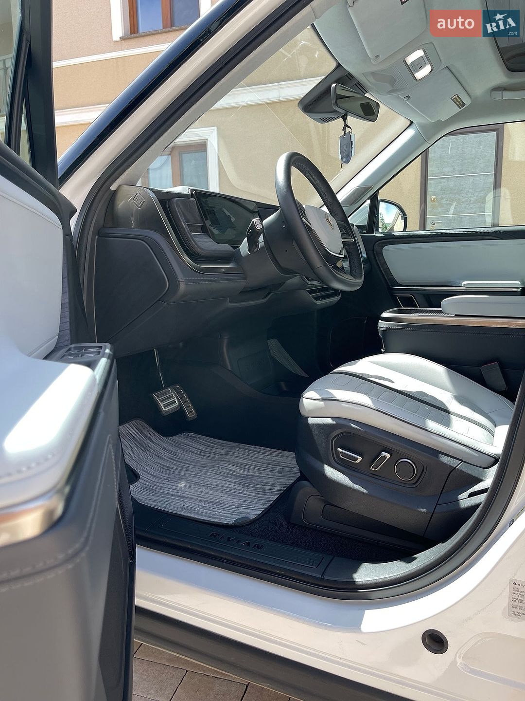 Rivian R1S 2023 VIN 7PDSGABA9PN028224 фото оголошення 24 з 39