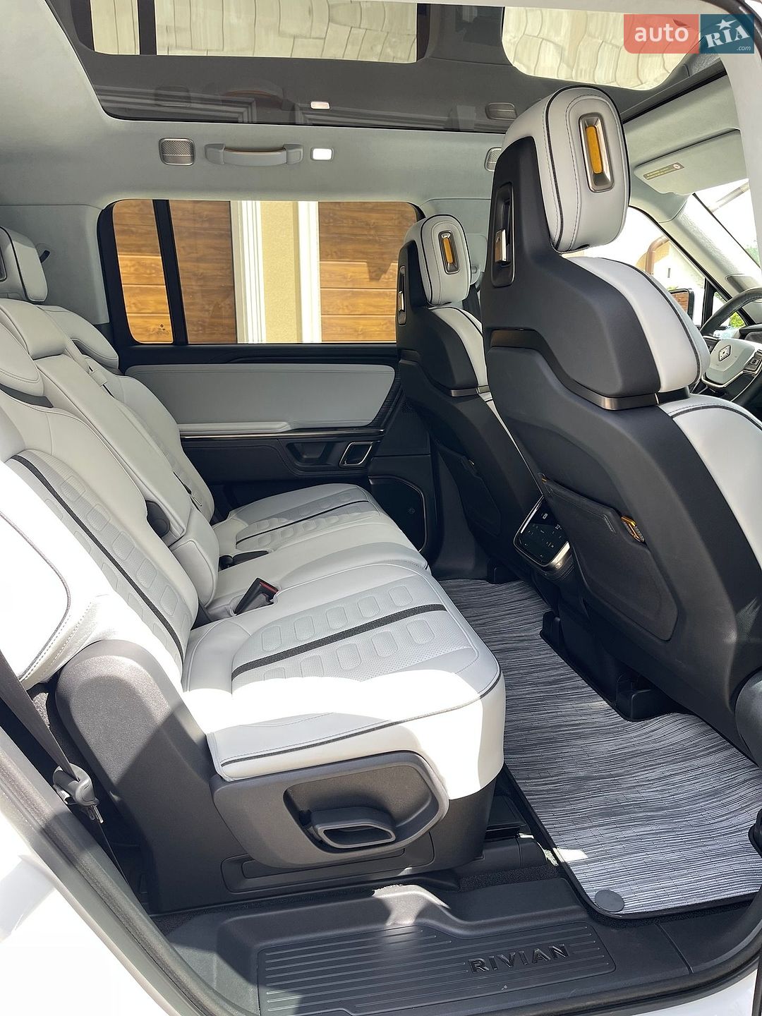 Rivian R1S 2023 VIN 7PDSGABA9PN028224 фото оголошення 39 з 39