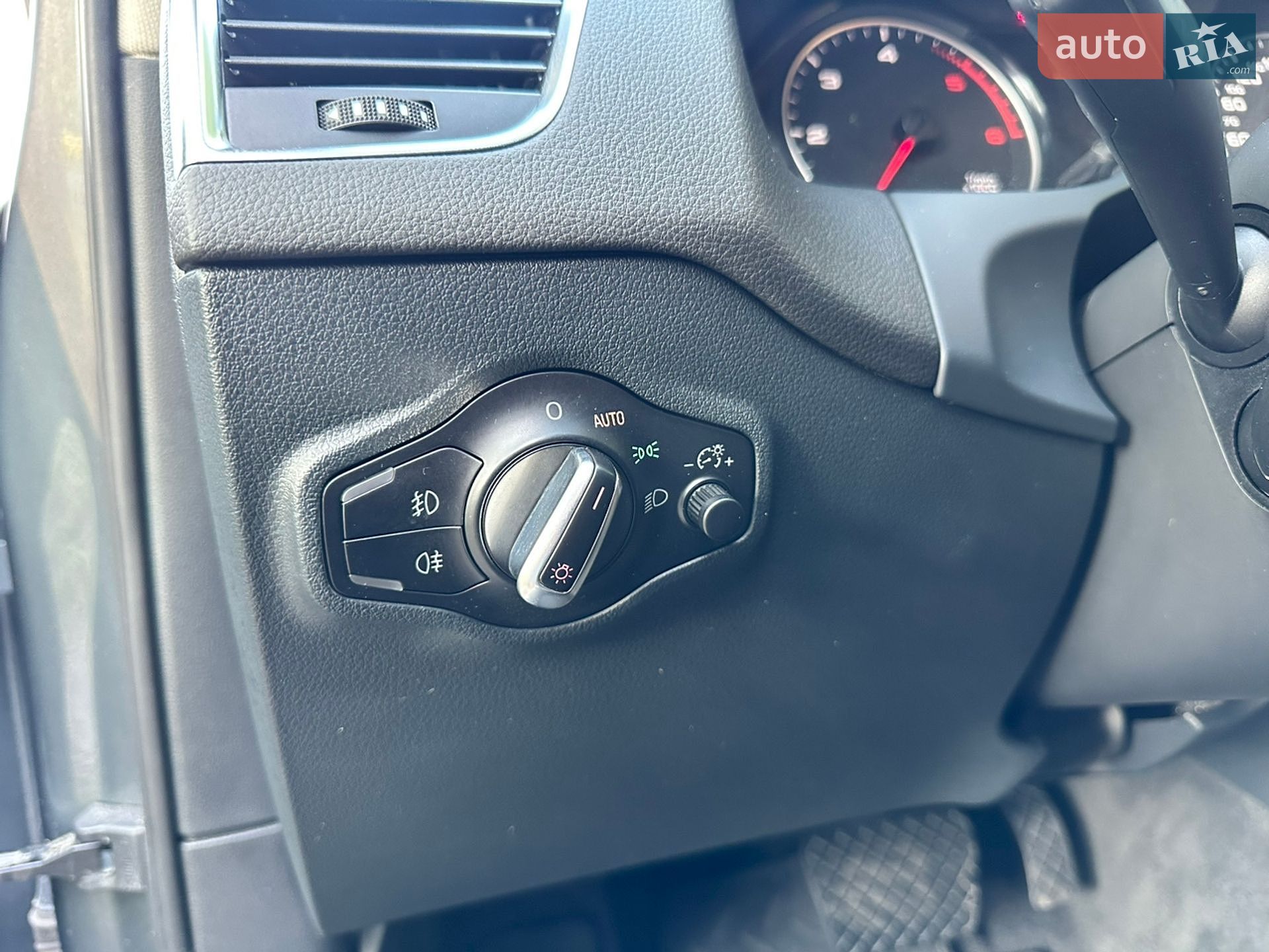 Audi Q5 2012 VIN WAUZZZ8RXCA083064 фото оголошення 16 з 35