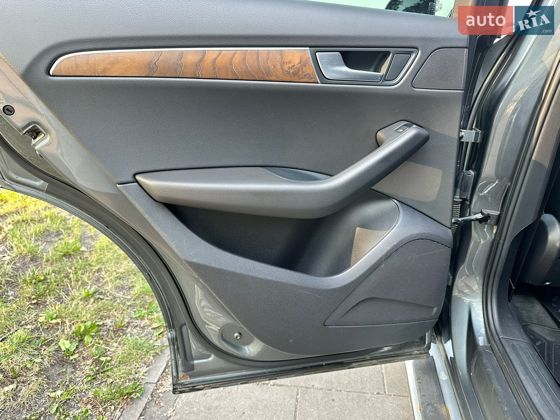 Audi Q5 2012 VIN WAUZZZ8RXCA083064 фото оголошення 18 з 35