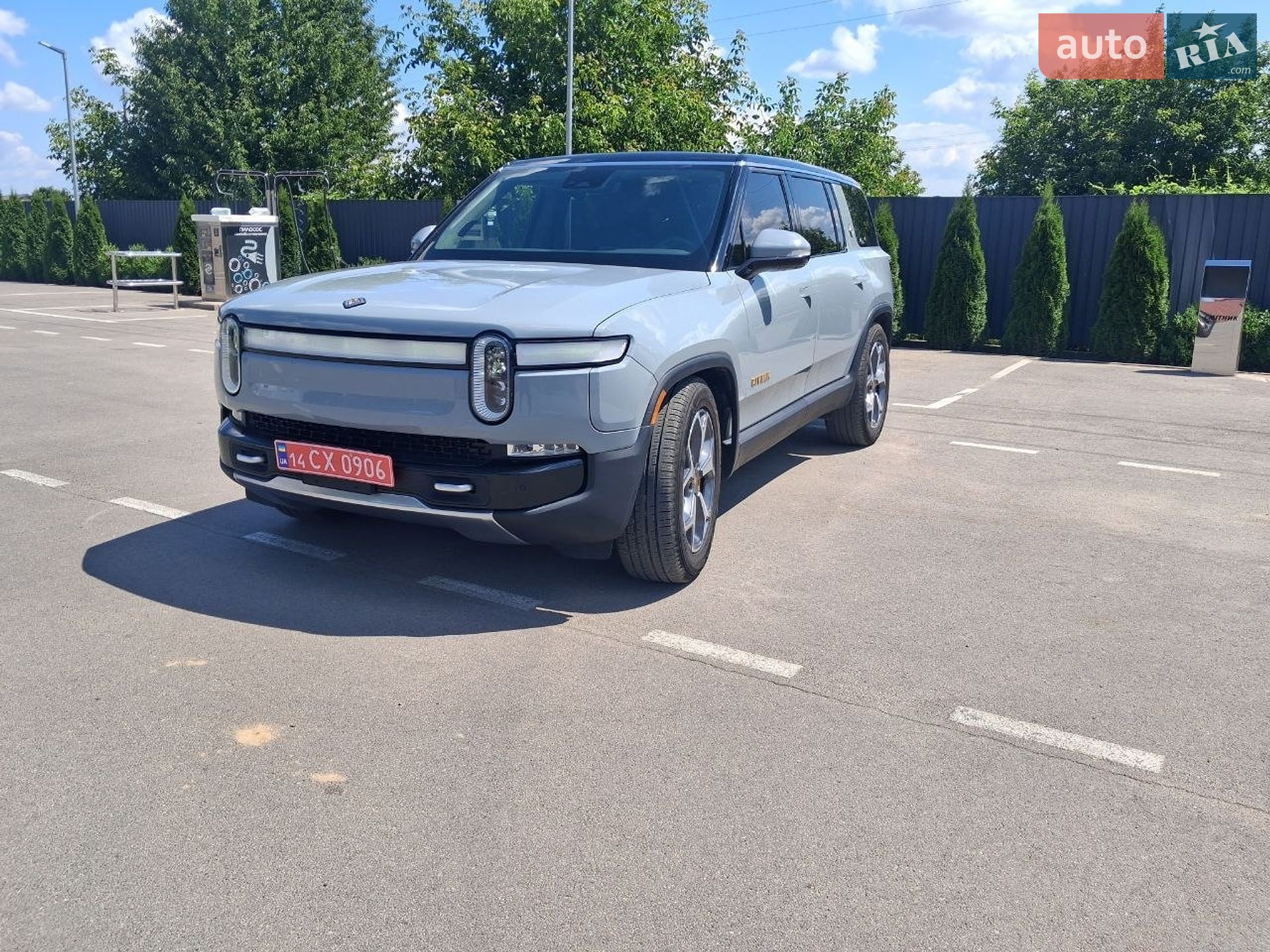 Rivian R1S 2024 VIN 7PDSGABAXRN035461 фото оголошення 3 з 28