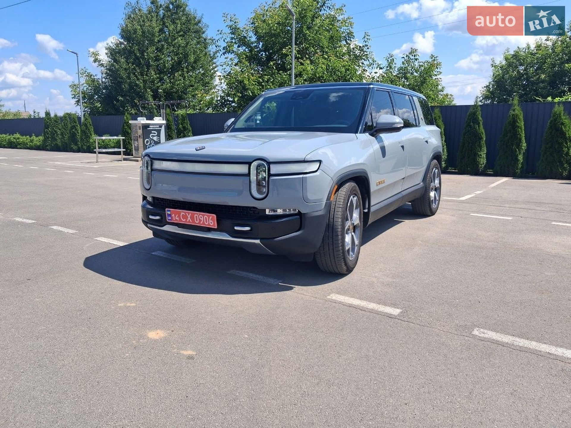 Rivian R1S 2024 VIN 7PDSGABAXRN035461 фото оголошення 4 з 28
