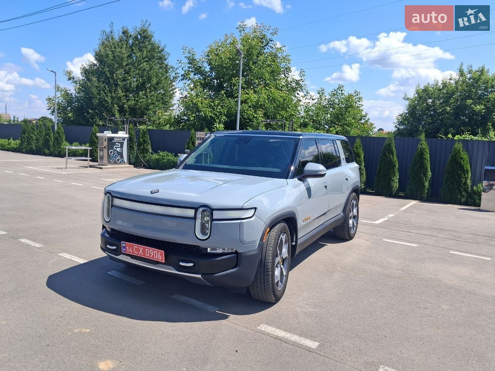 Rivian R1S 2024 VIN 7PDSGABAXRN035461 фото оголошення 5 з 28