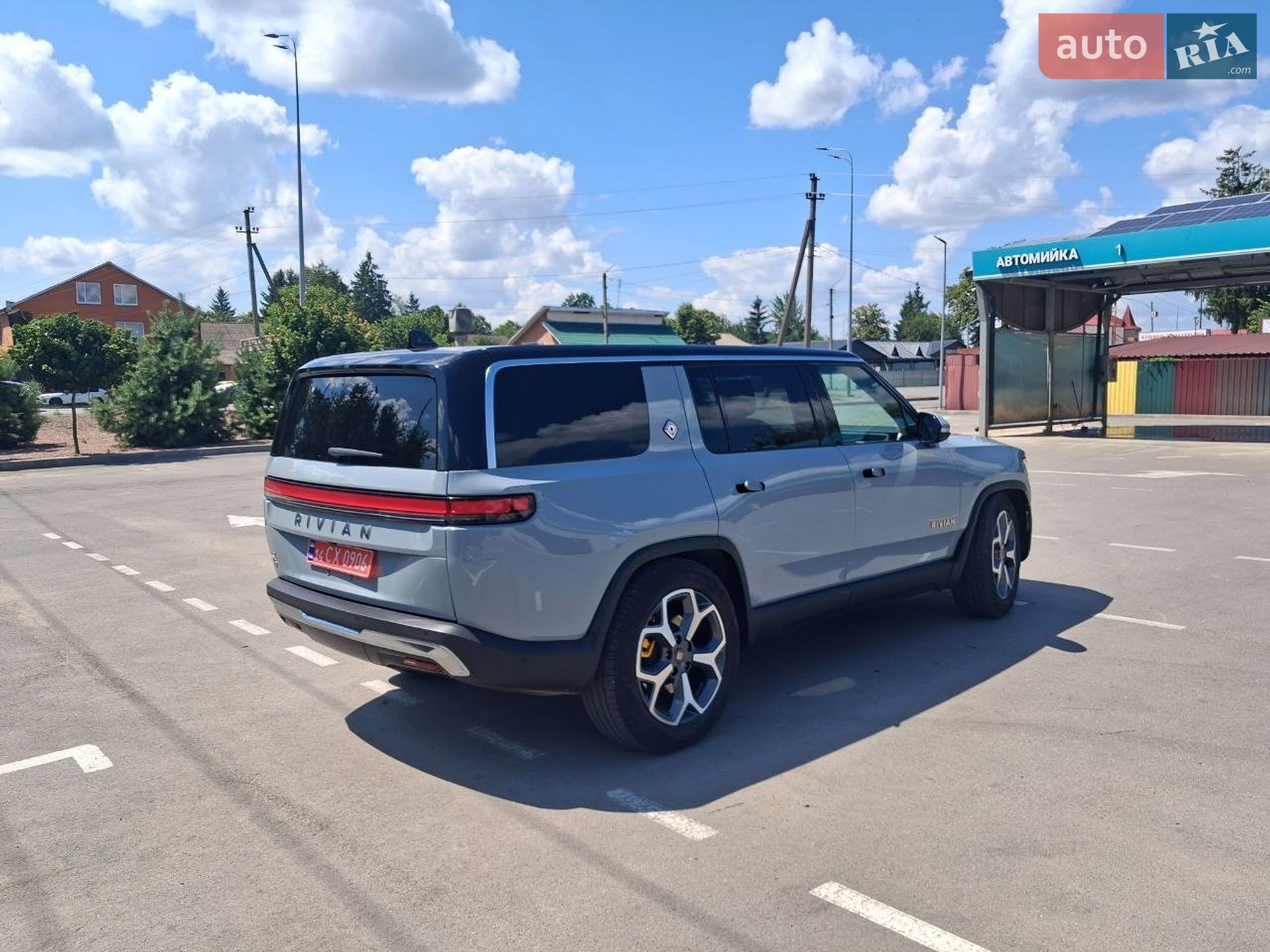 Rivian R1S 2024 VIN 7PDSGABAXRN035461 фото оголошення 8 з 28