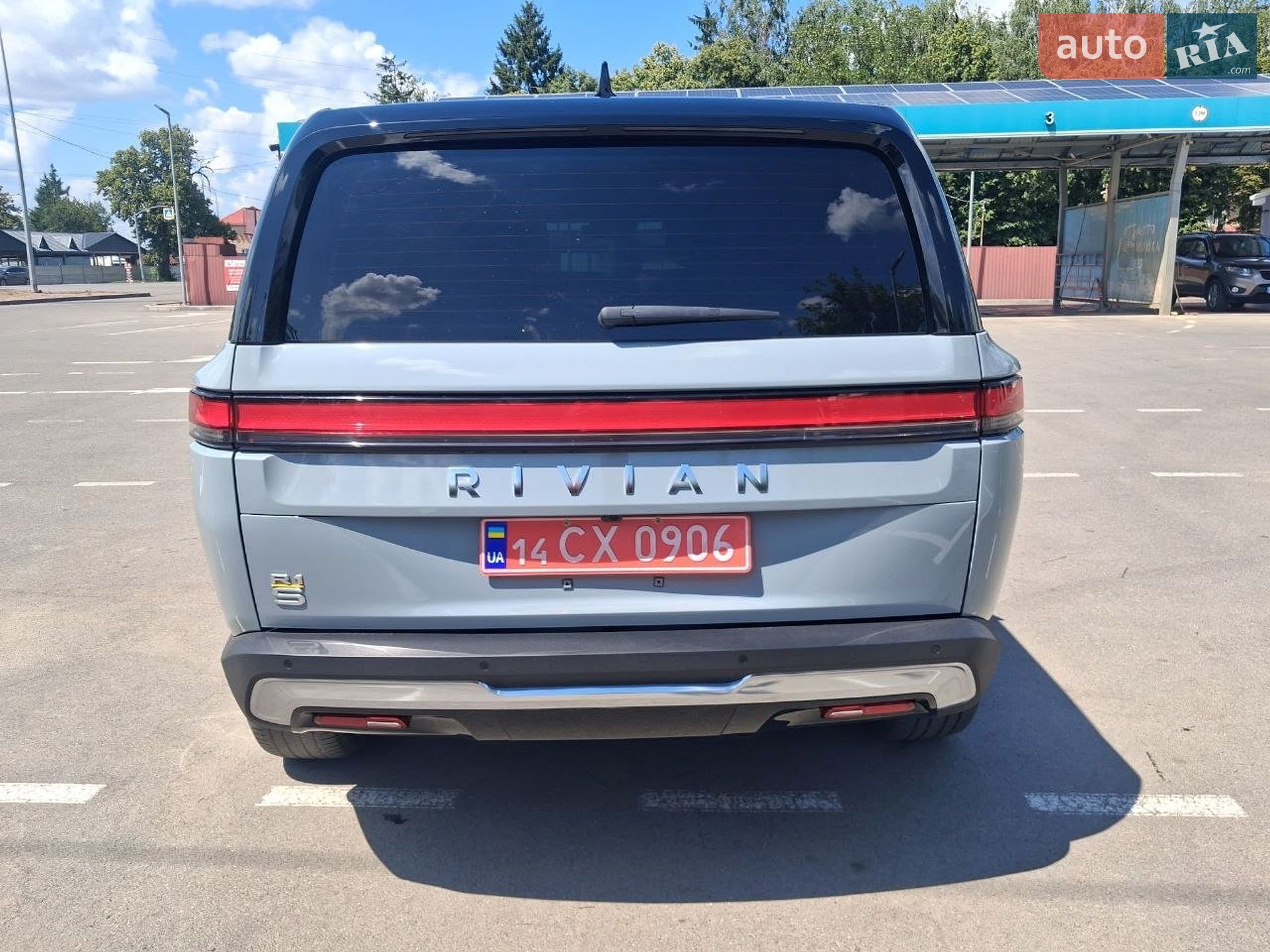 Rivian R1S 2024 VIN 7PDSGABAXRN035461 фото оголошення 10 з 28