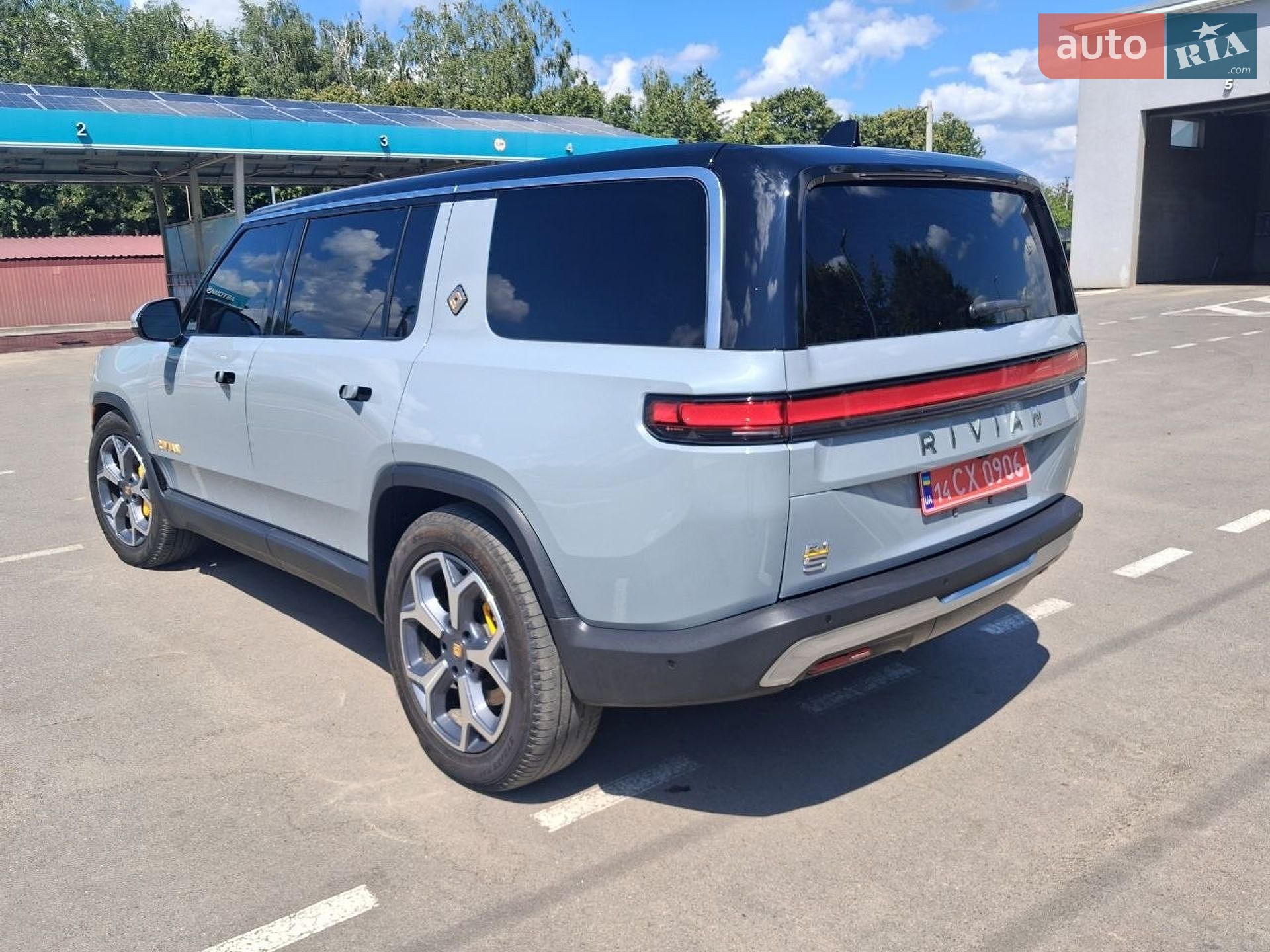Rivian R1S 2024 VIN 7PDSGABAXRN035461 фото оголошення 11 з 28