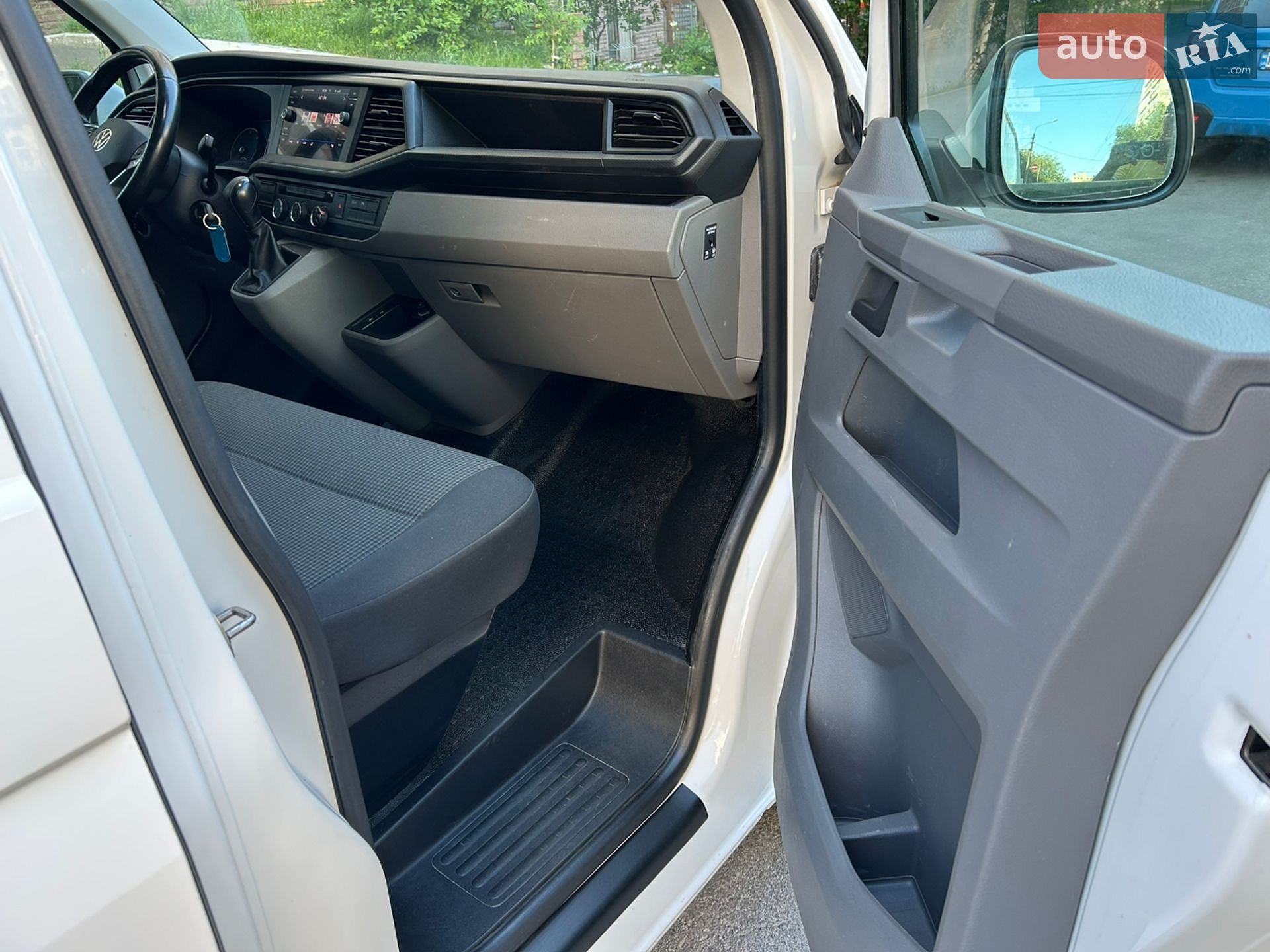 Volkswagen Transporter 2021 VIN WV1ZZZ7HZMH130014 фото оголошення 8 з 17