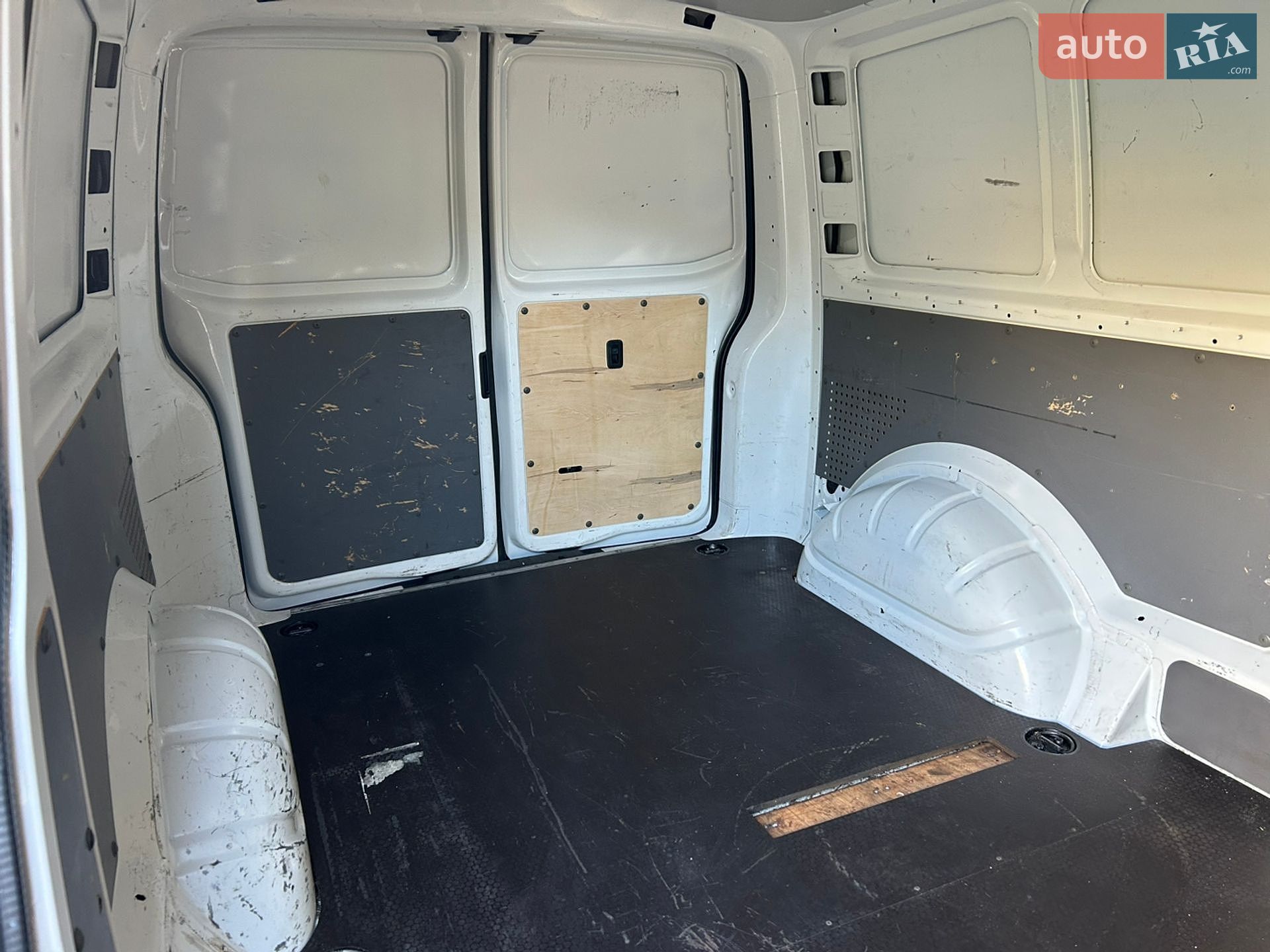 Volkswagen Transporter 2021 VIN WV1ZZZ7HZMH130014 фото оголошення 9 з 17