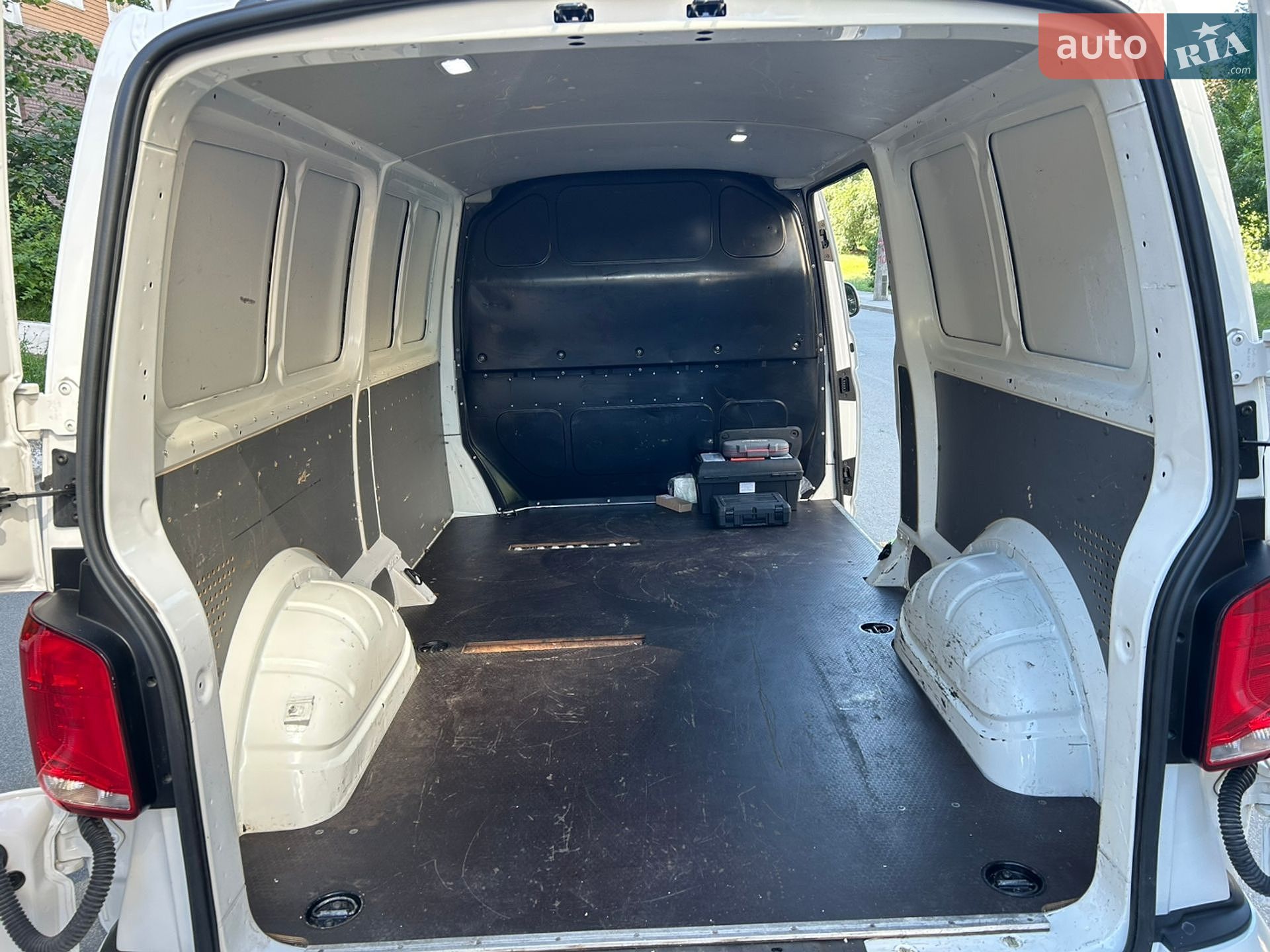 Volkswagen Transporter 2021 VIN WV1ZZZ7HZMH130014 фото оголошення 10 з 17