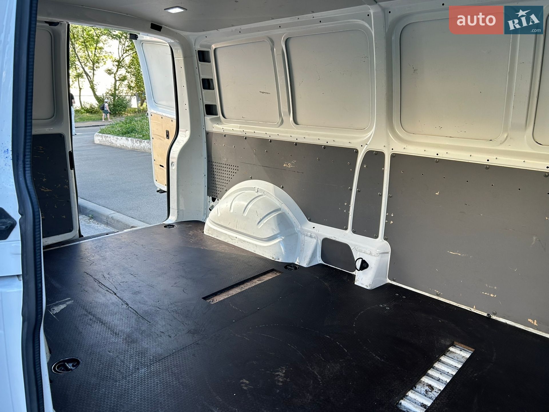 Volkswagen Transporter 2021 VIN WV1ZZZ7HZMH130014 фото оголошення 11 з 17