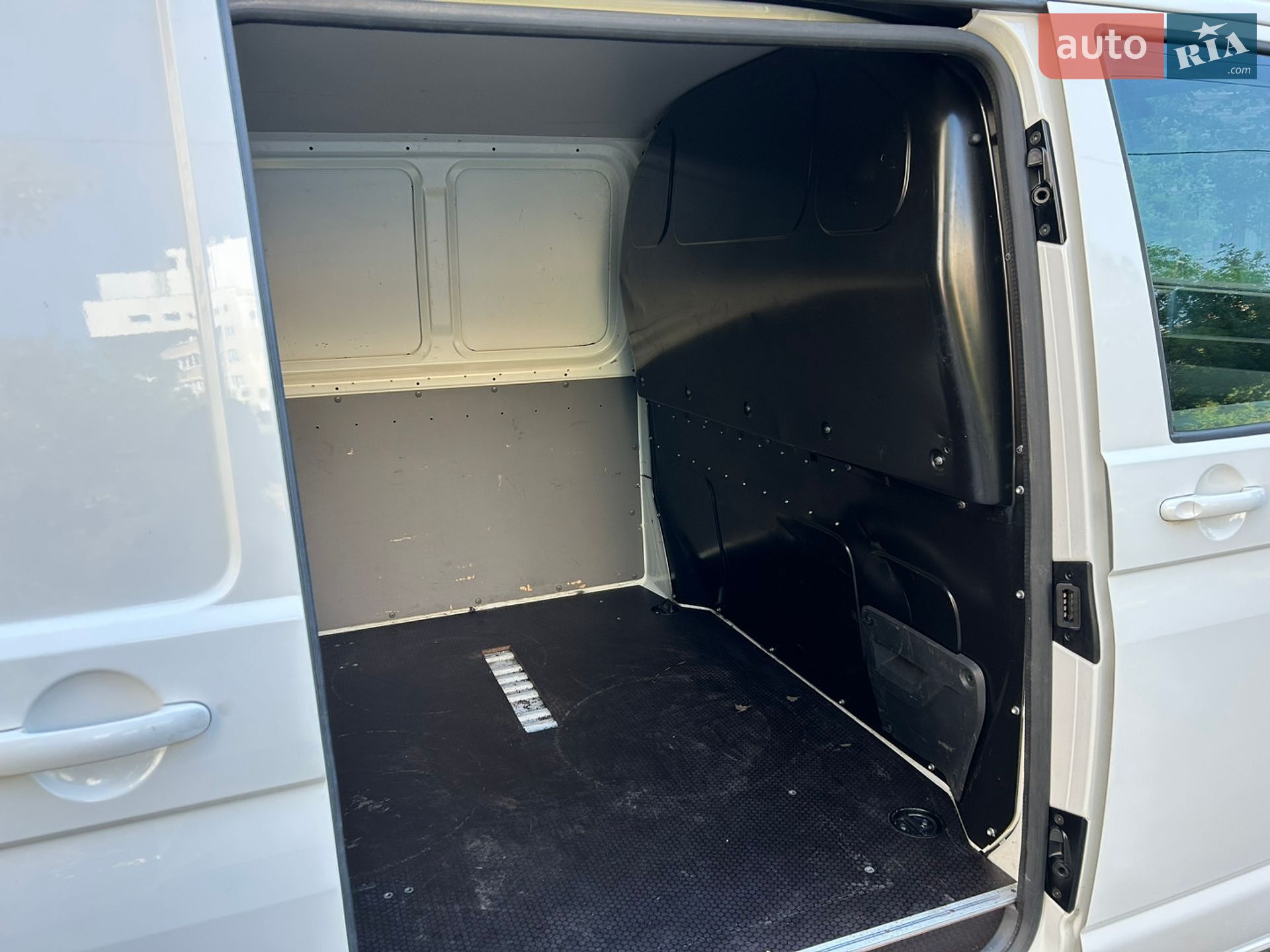 Volkswagen Transporter 2021 VIN WV1ZZZ7HZMH130014 фото оголошення 12 з 17