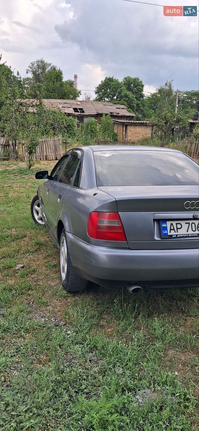 Audi A4 1996 VIN WAUZZZ8DZTA081736 фото оголошення 3 з 17