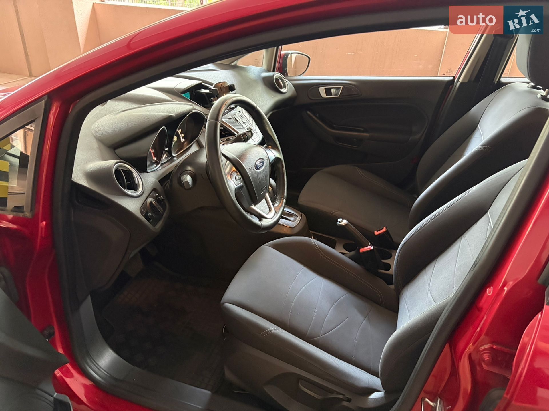 Ford Fiesta 2016 VIN WF0DXXGAKDGY10735 фото оголошення 13 з 26