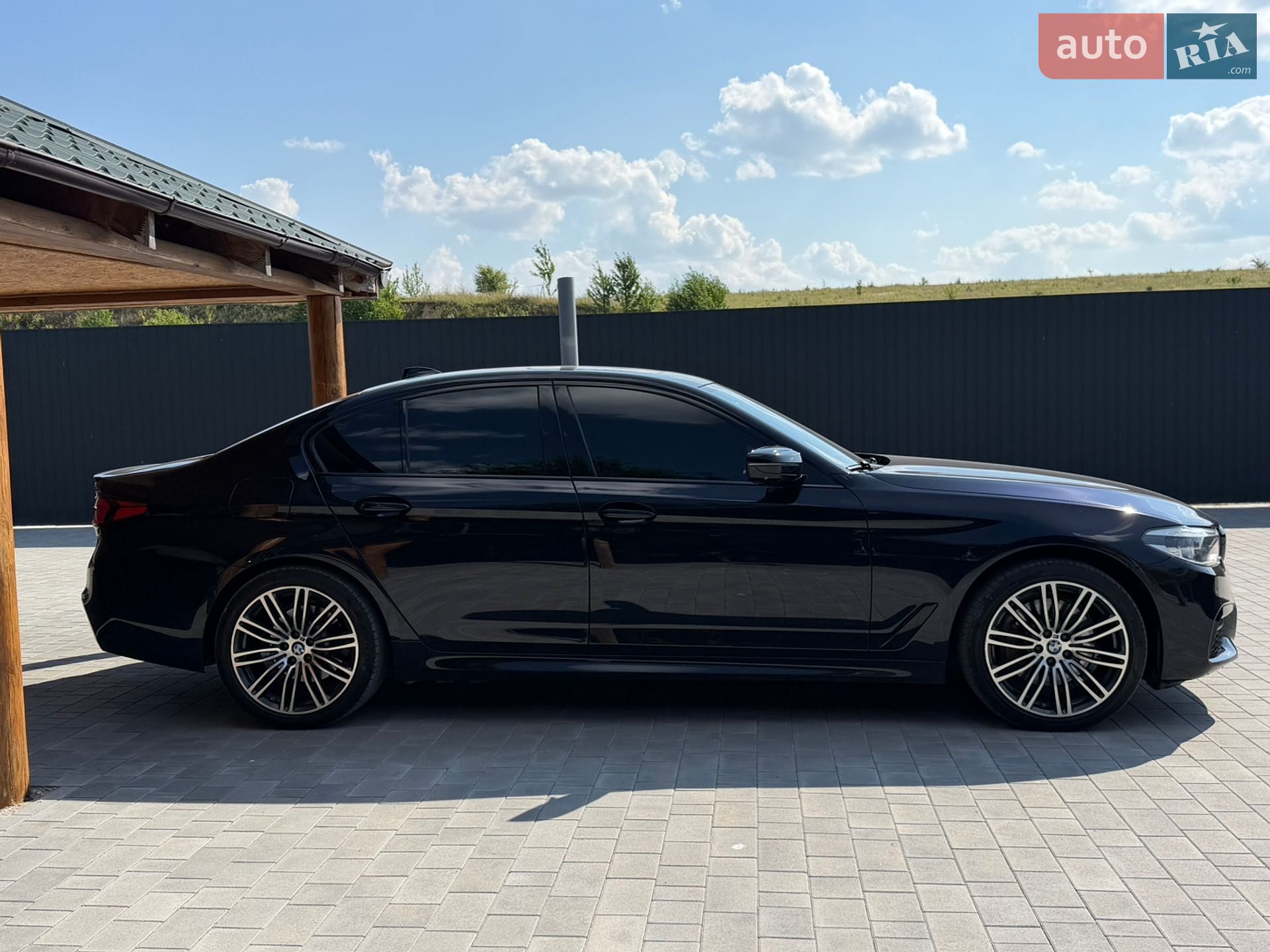 BMW 5 Series 2017 VIN WBAJB1C50JB084173 фото оголошення 4 з 26