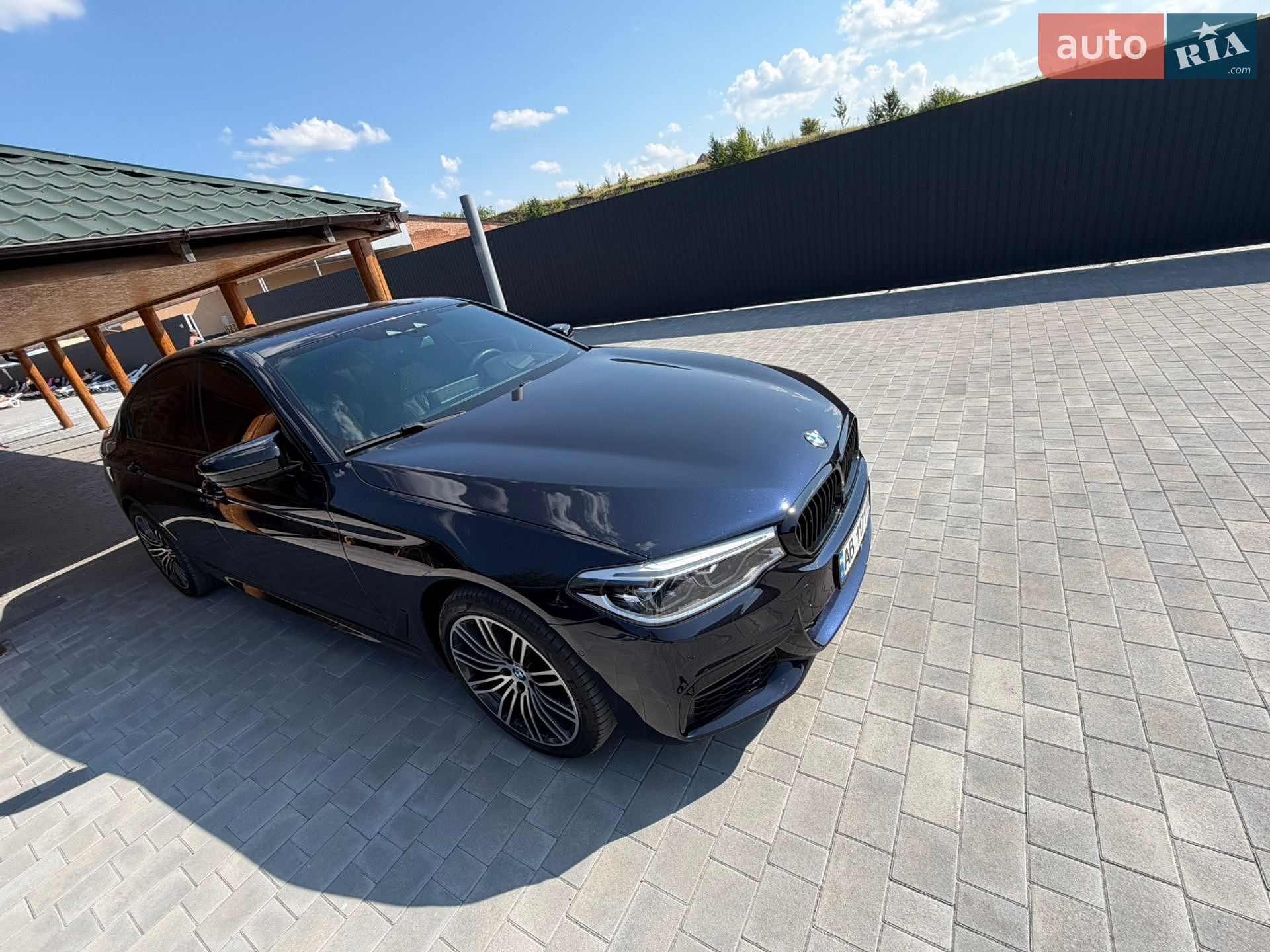 BMW 5 Series 2017 VIN WBAJB1C50JB084173 фото оголошення 3 з 26
