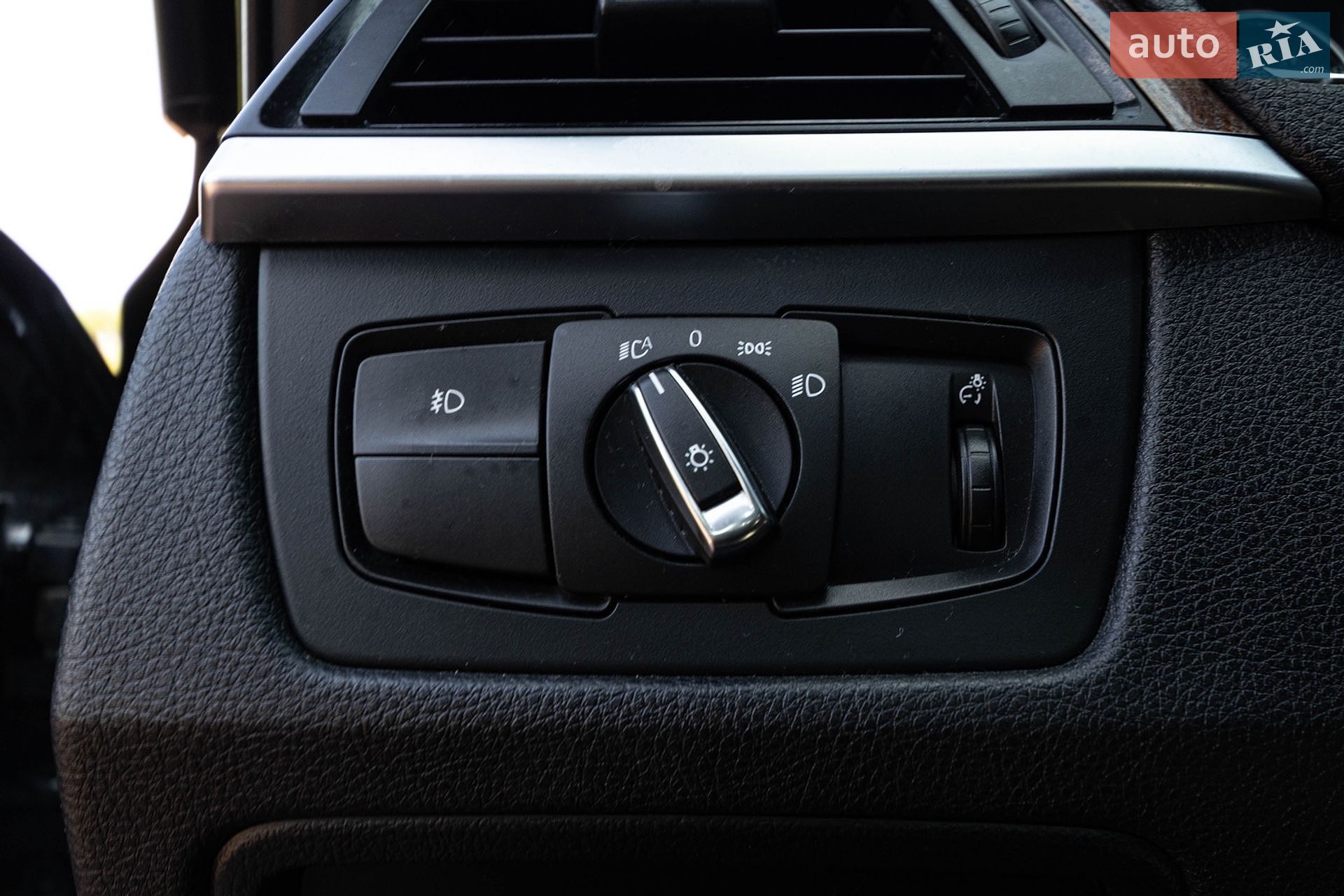 BMW 3 Series 2013 VIN WBA3B5C5XEP540351 фото оголошення 27 з 36